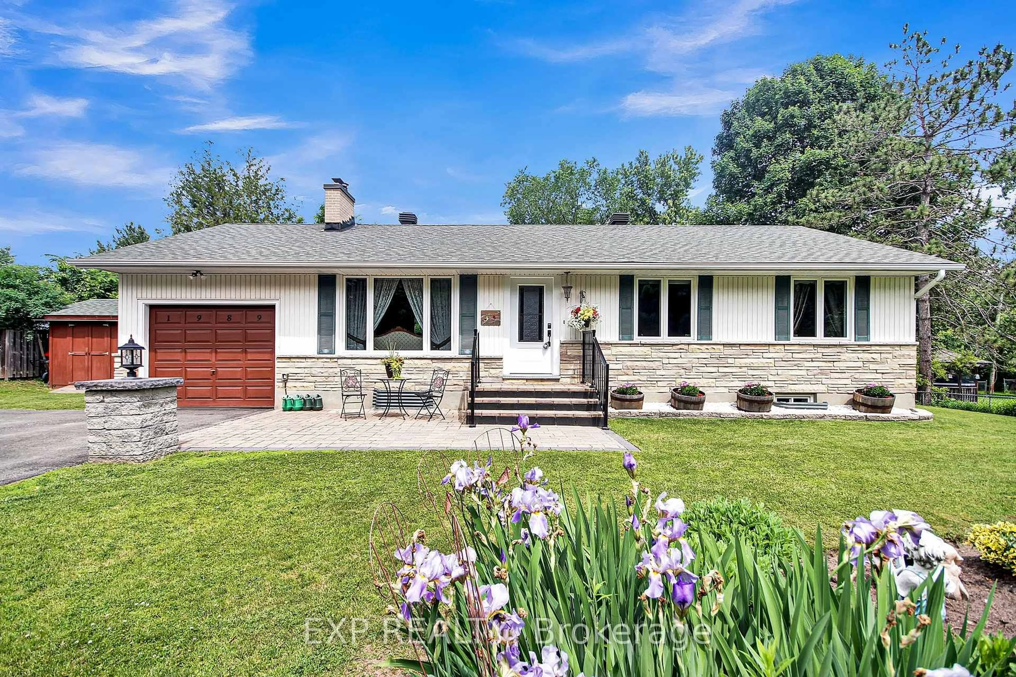 Home with vinyl exterior material, street for 1989 Rideau Rd, Ottawa Ontario K1X 1E1
