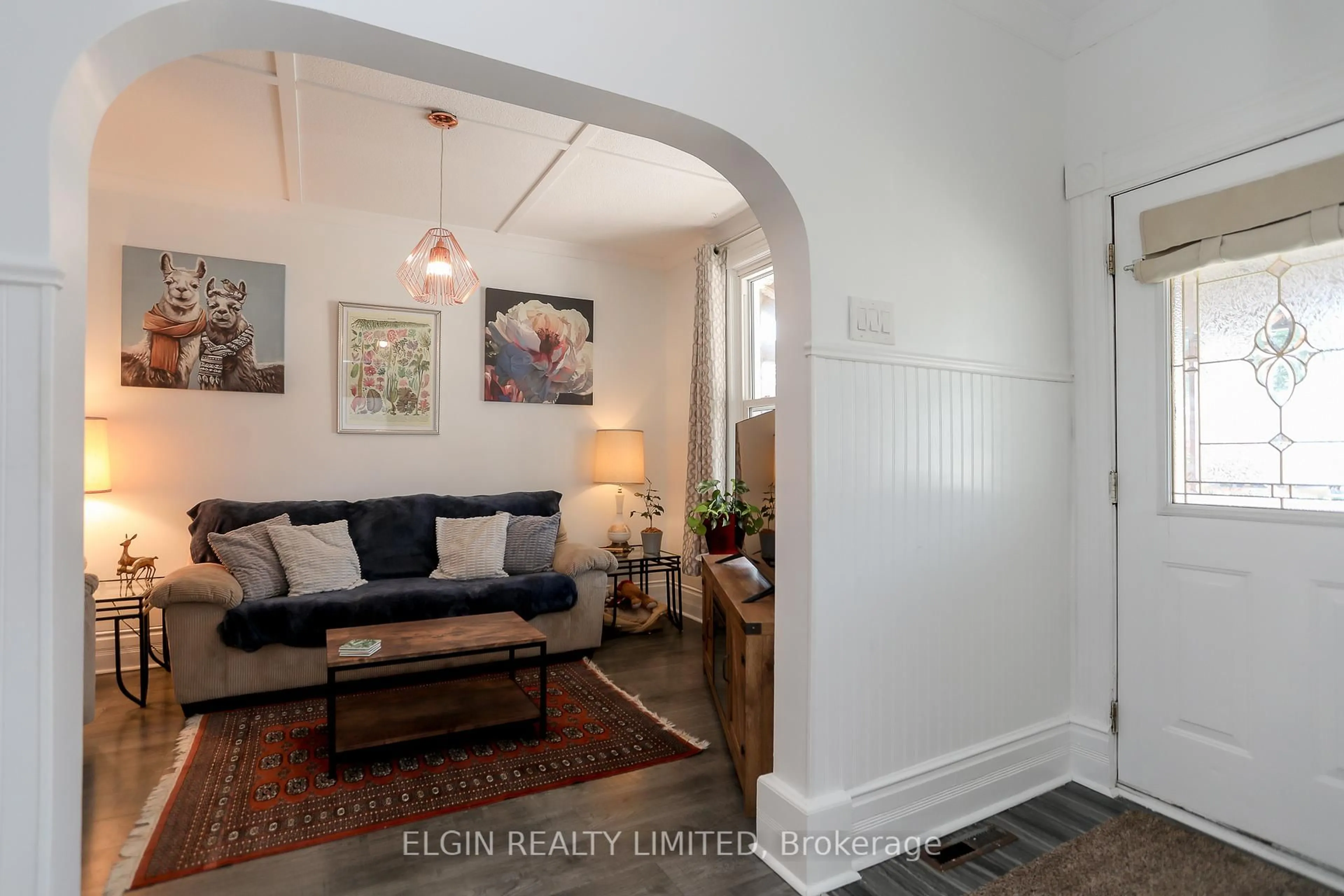 Indoor entryway for 4 Antrim St, St. Thomas Ontario N5P 1S3
