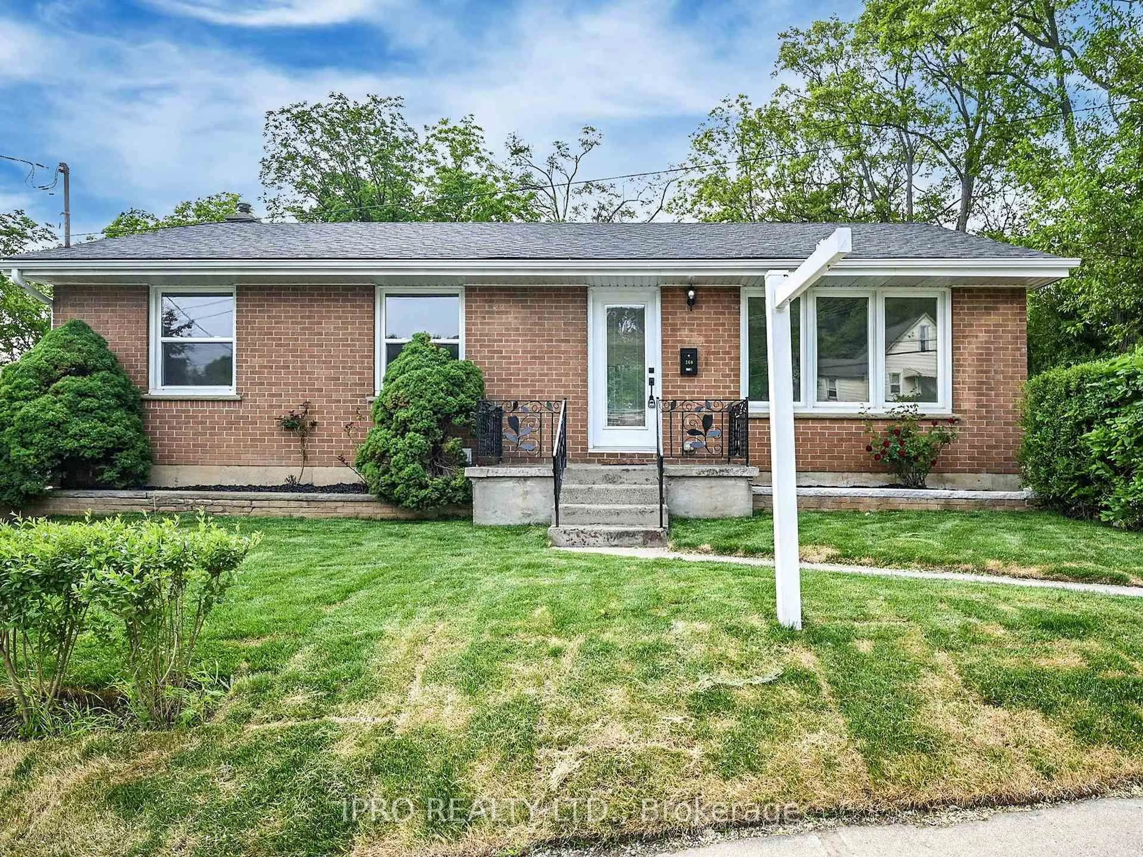 Home with brick exterior material, street for 360 West St, Brantford Ontario N3R 3V7