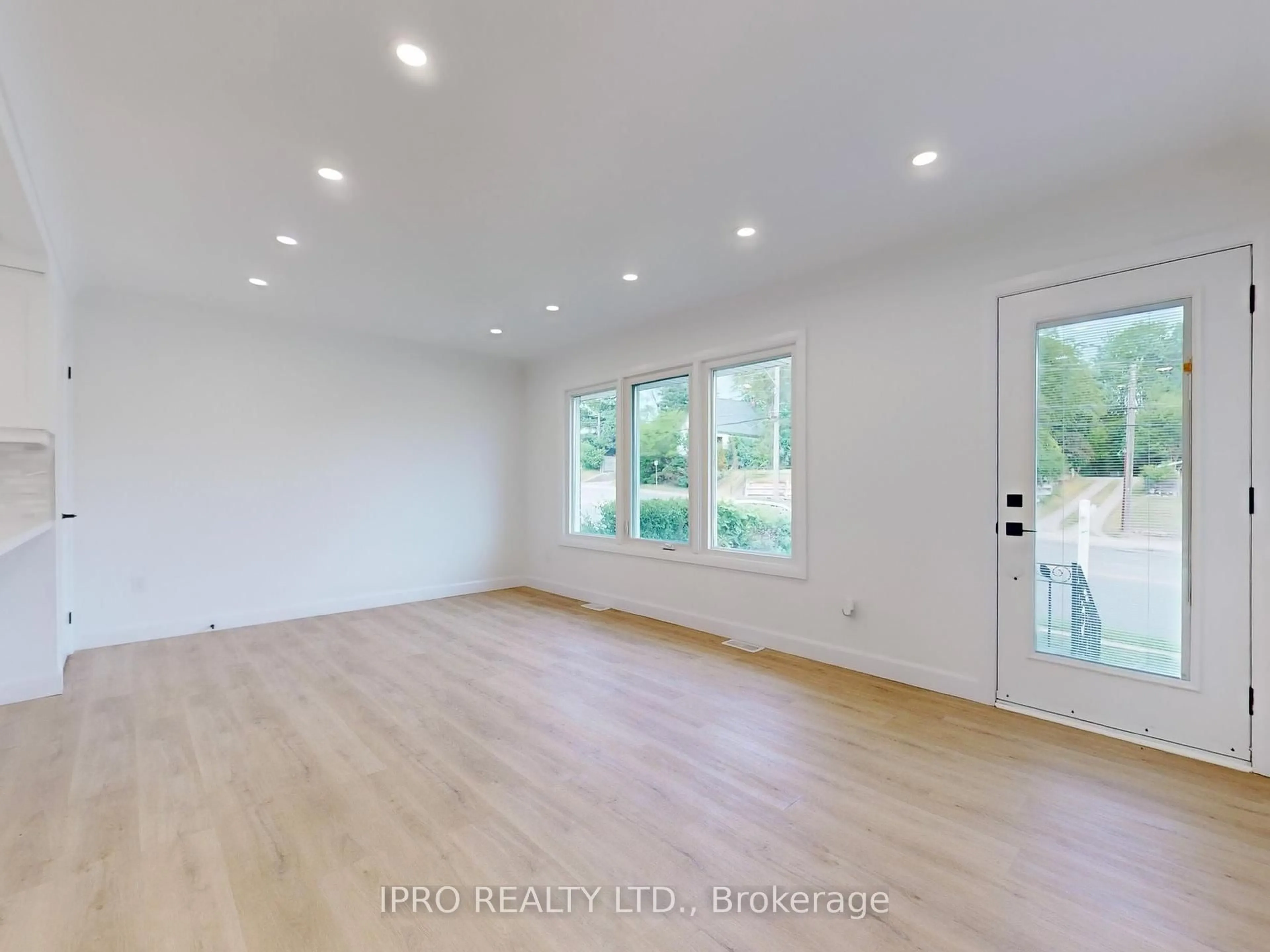A pic of a room for 360 West St, Brantford Ontario N3R 3V7