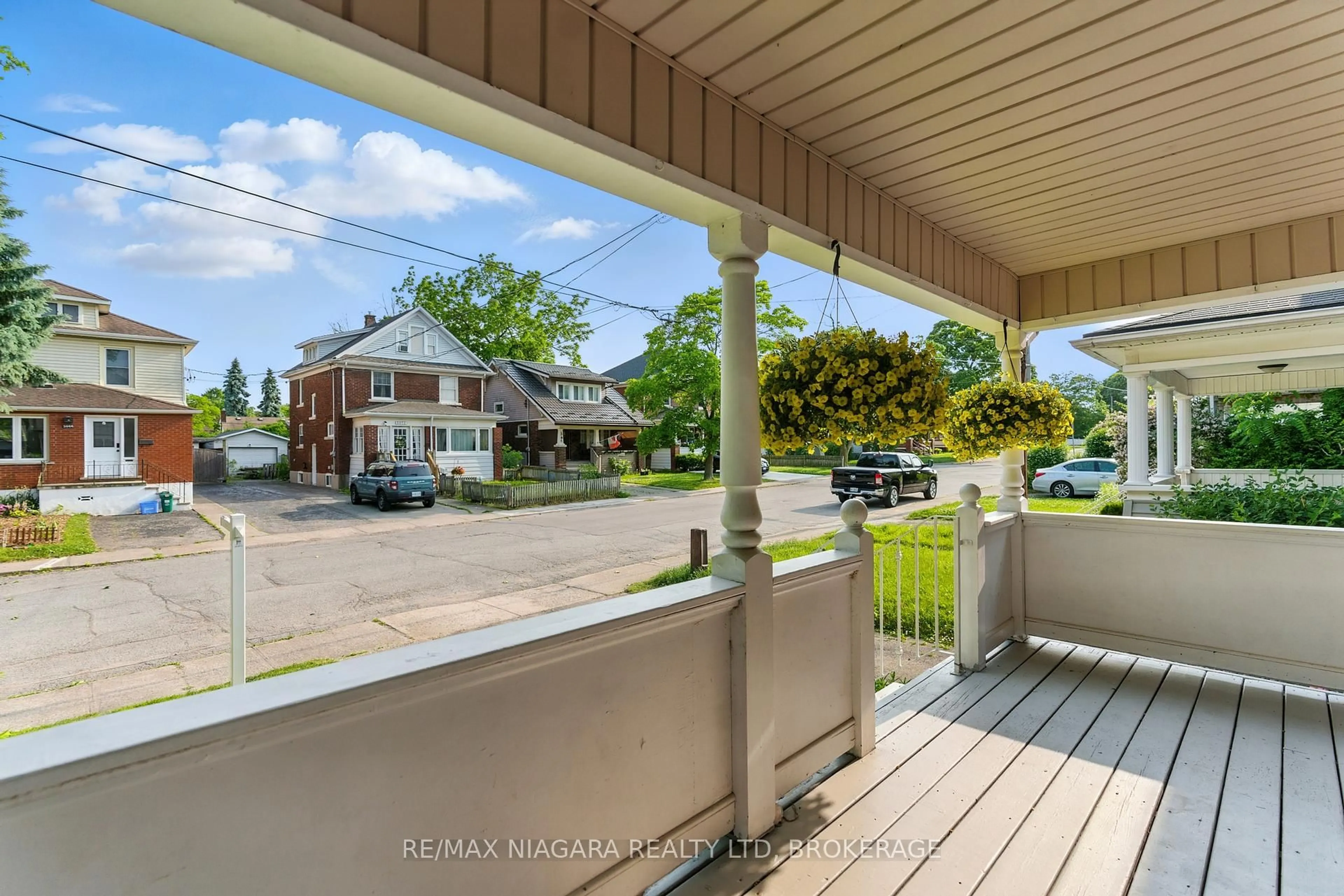 Patio, street for 5067 Willmott St, Niagara Falls Ontario L2E 2A2