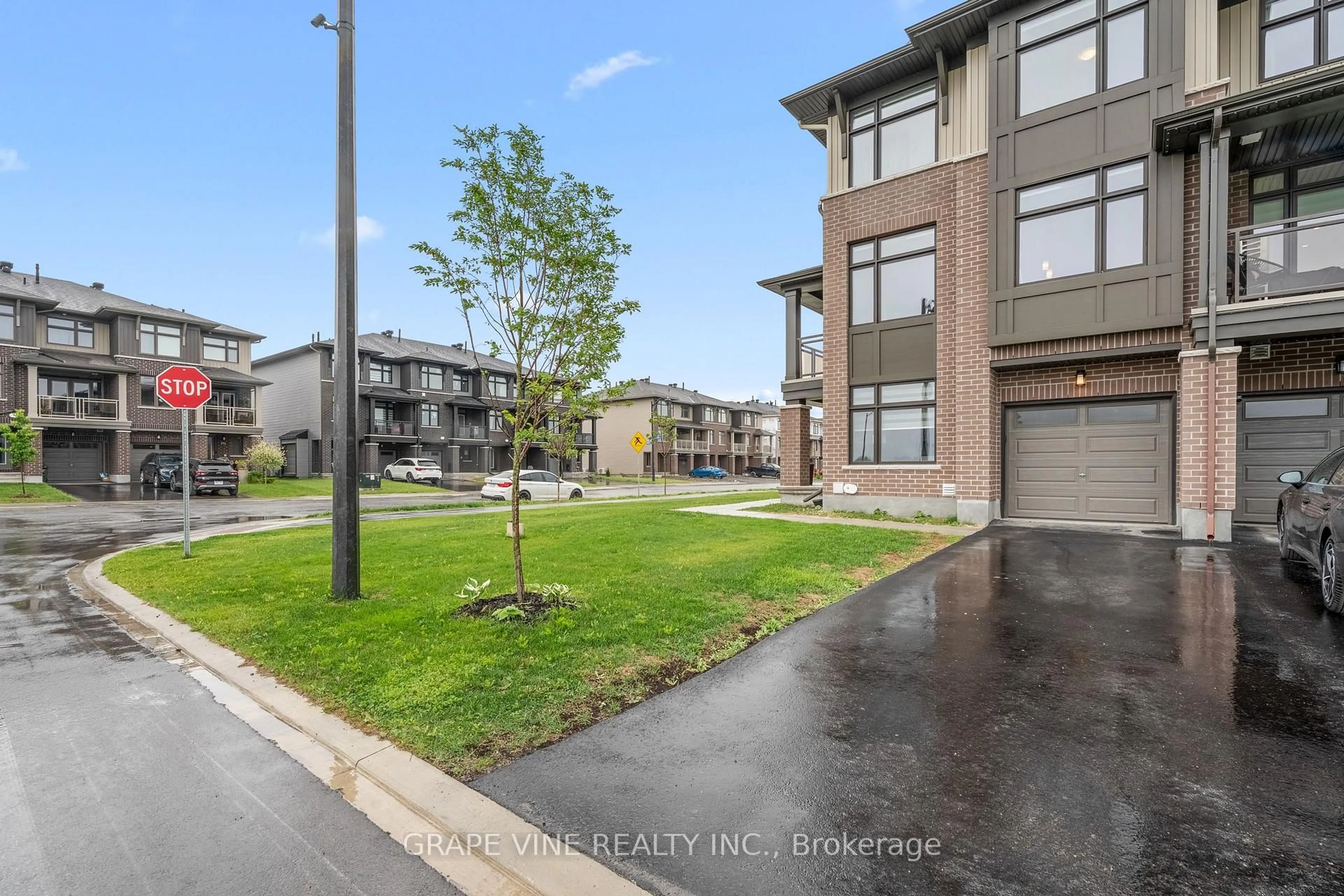 A pic from outside/outdoor area/front of a property/back of a property/a pic from drone, street for 60 Verglas Lane, Ottawa Ontario K1W 0R2