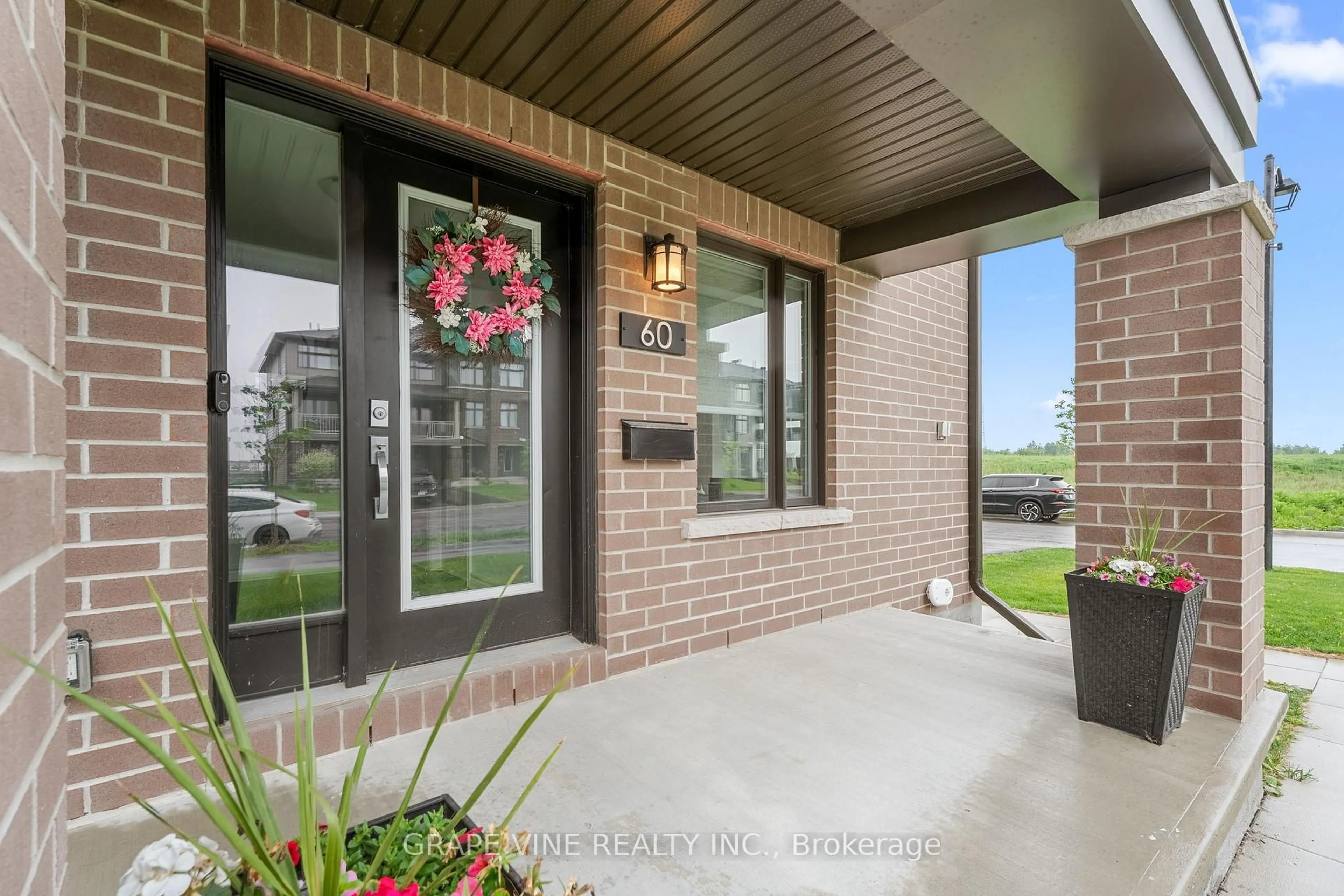 Indoor entryway for 60 Verglas Lane, Ottawa Ontario K1W 0R2