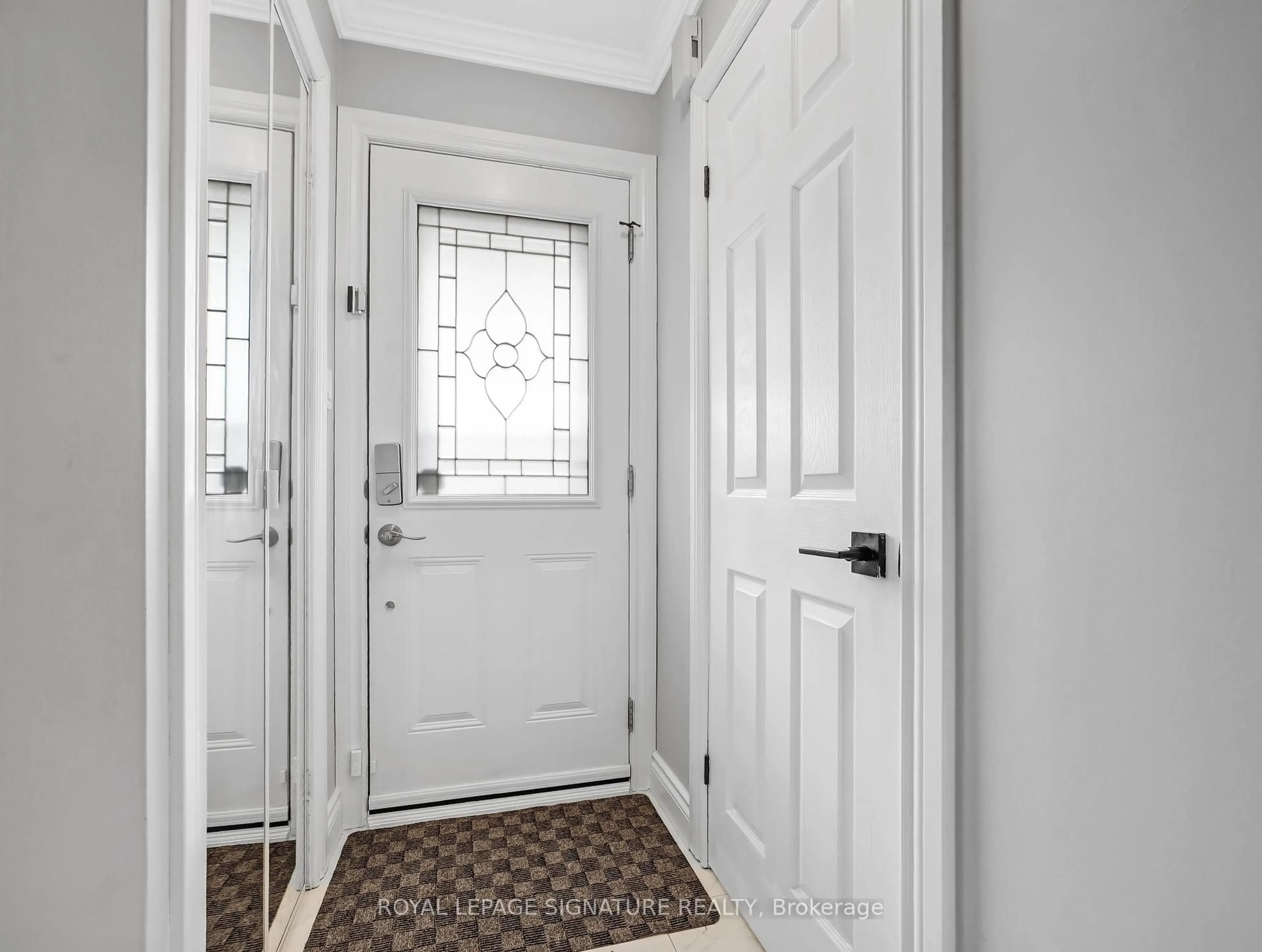 Indoor entryway for 1 Vulcan Crt, Hamilton Ontario L8E 5W7