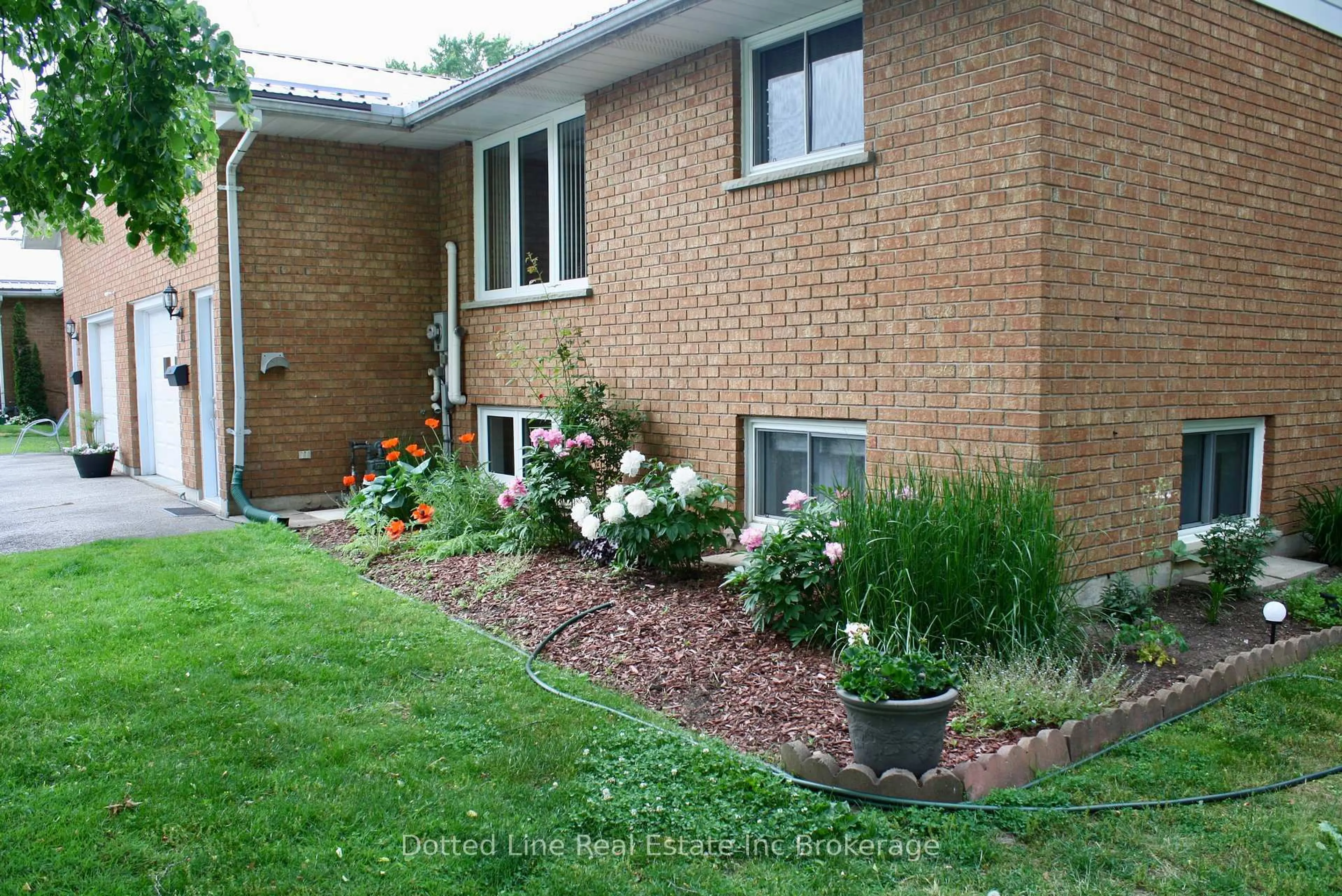 Home with brick exterior material, street for 214 South St #15, Aylmer Ontario N5H 3E6