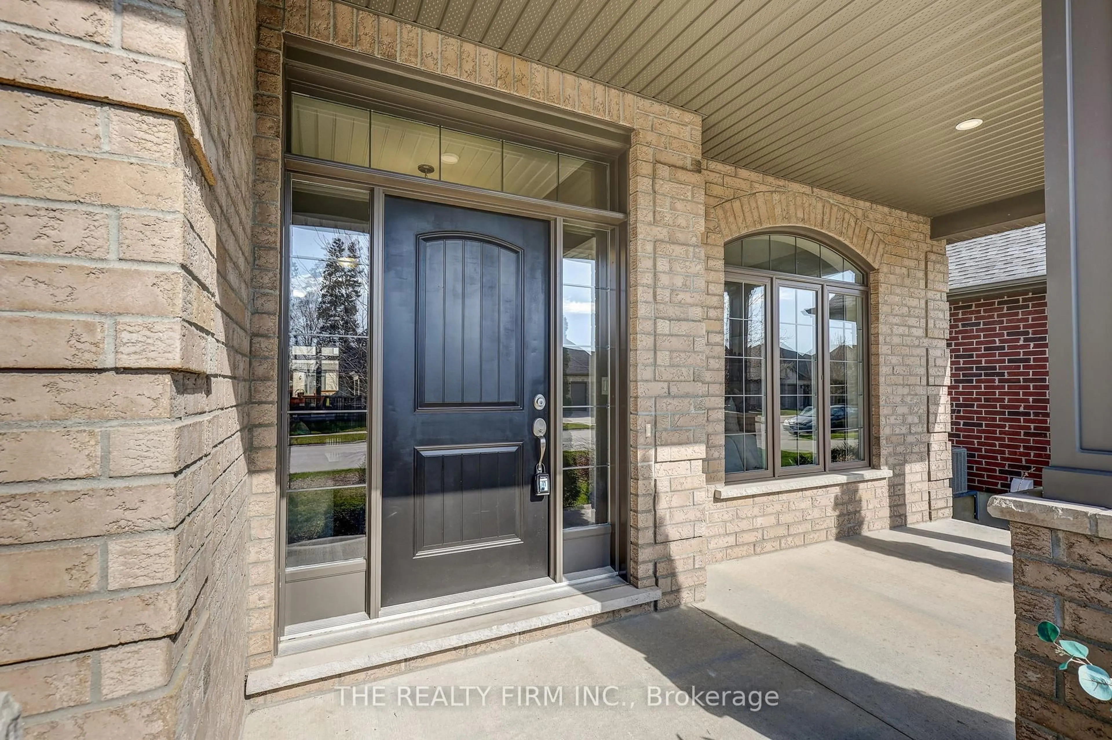 Indoor entryway for 696 Bennett Cres, Strathroy-Caradoc Ontario N0L 1W0