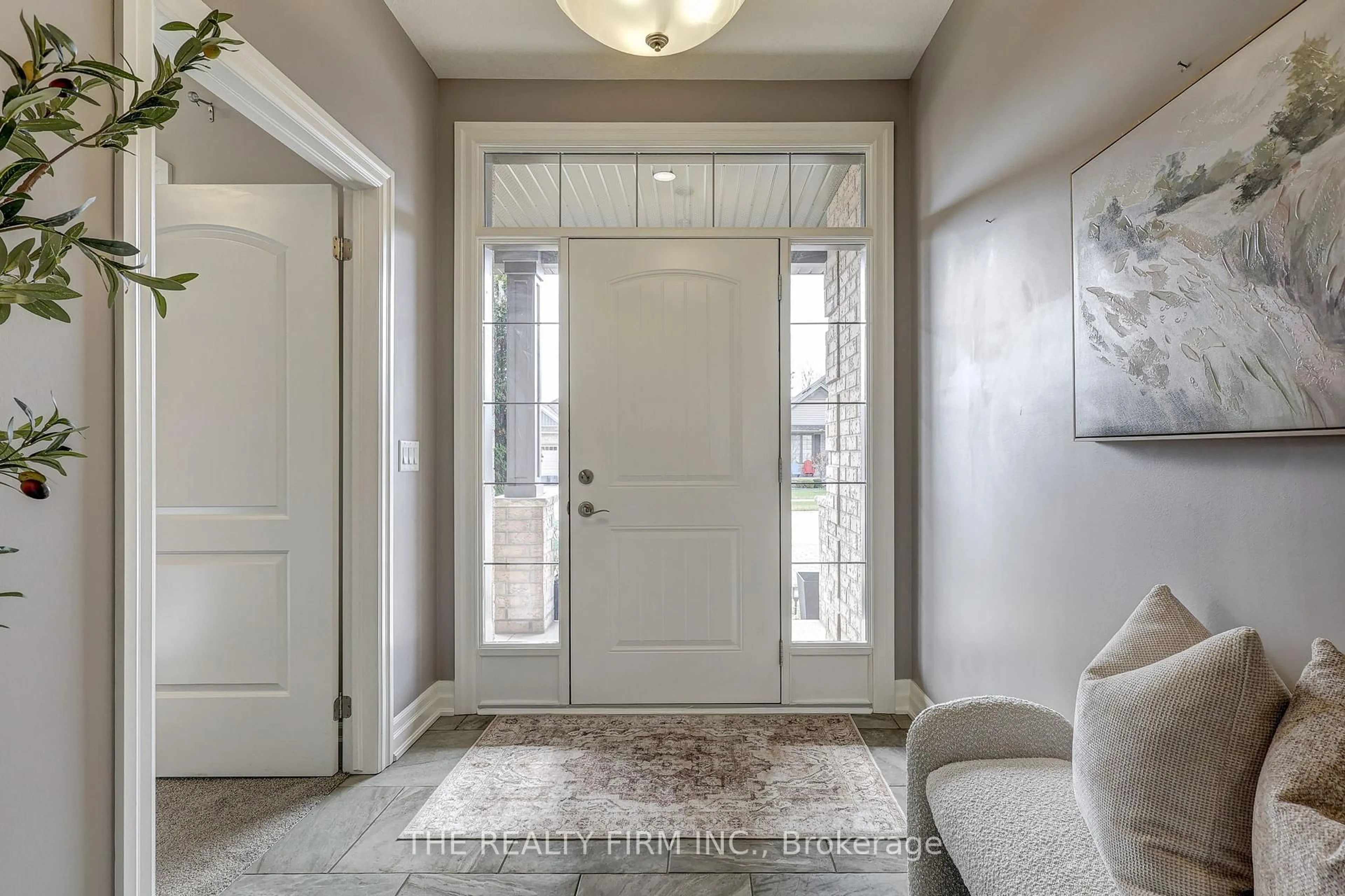 Indoor entryway for 696 Bennett Cres, Strathroy-Caradoc Ontario N0L 1W0