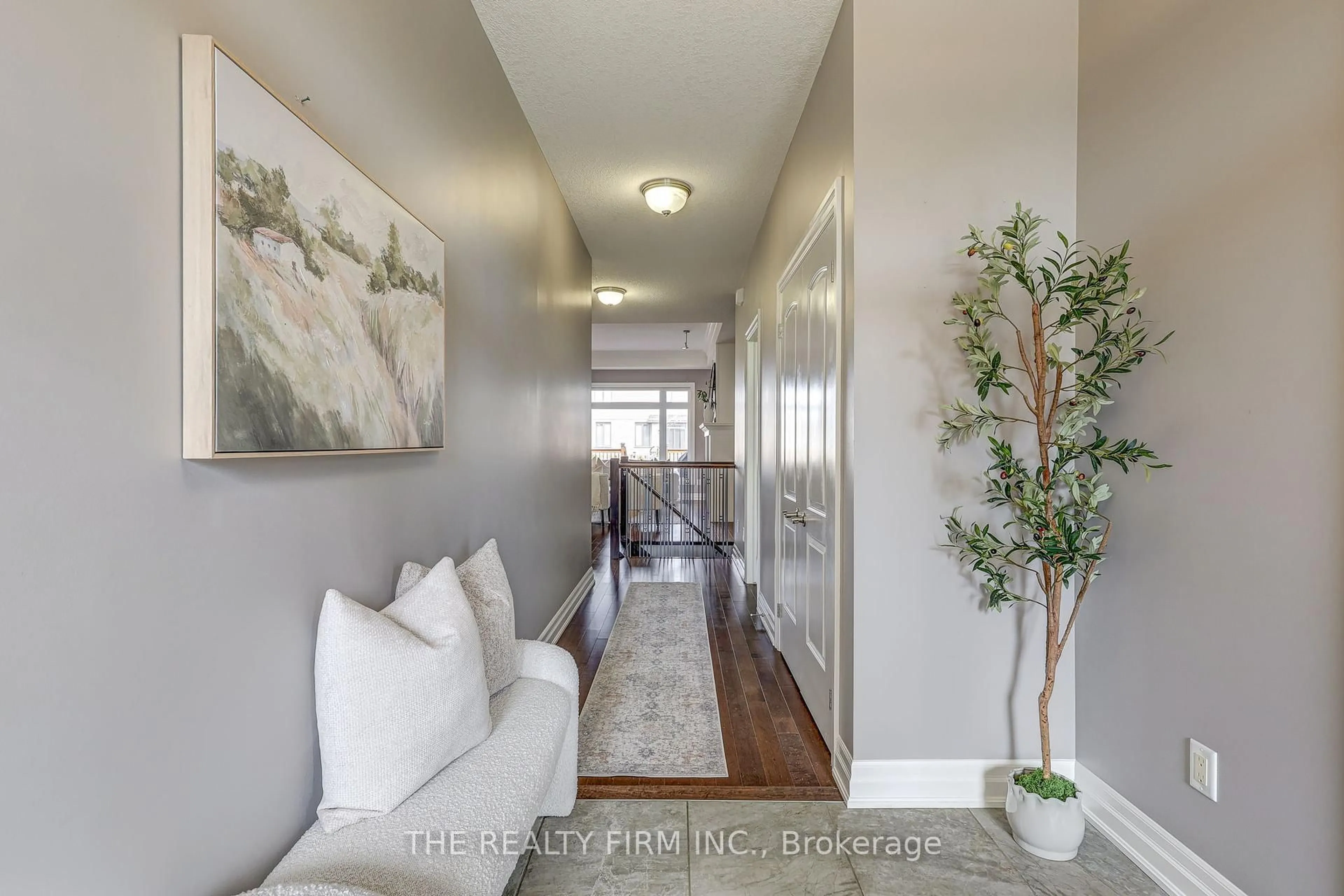 Indoor entryway for 696 Bennett Cres, Strathroy-Caradoc Ontario N0L 1W0