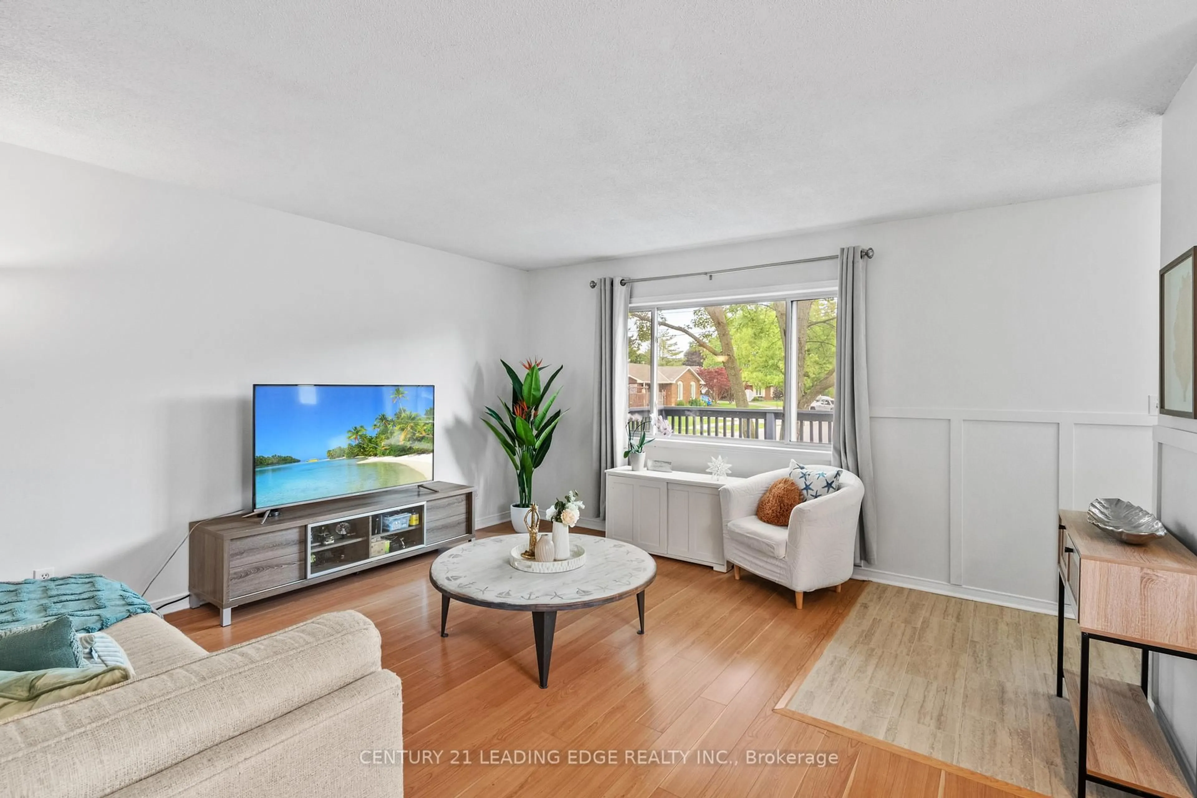 Living room with furniture, unknown for 53 Rice Rd, Welland Ontario L3C 2V5