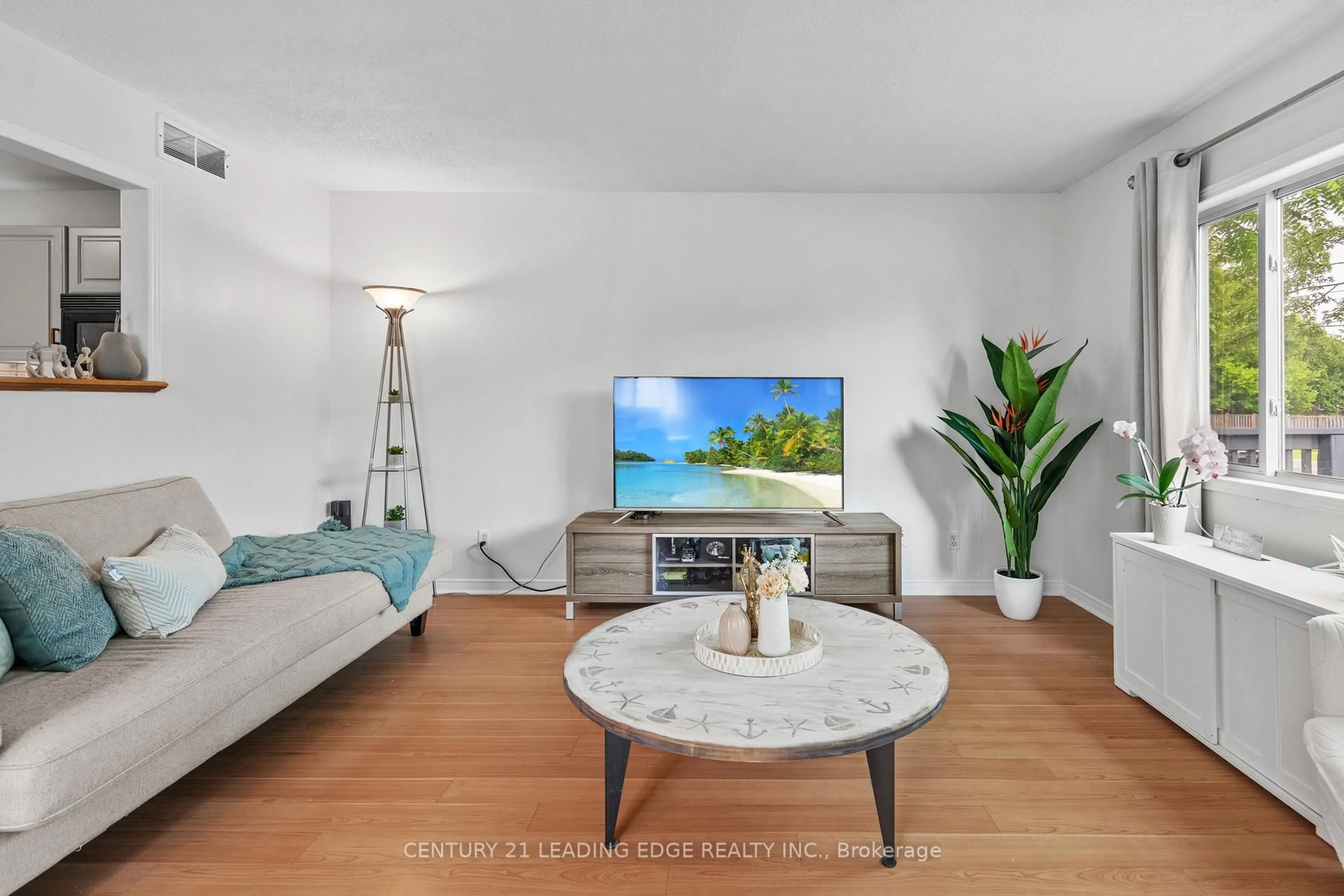 Living room with furniture, unknown for 53 Rice Rd, Welland Ontario L3C 2V5