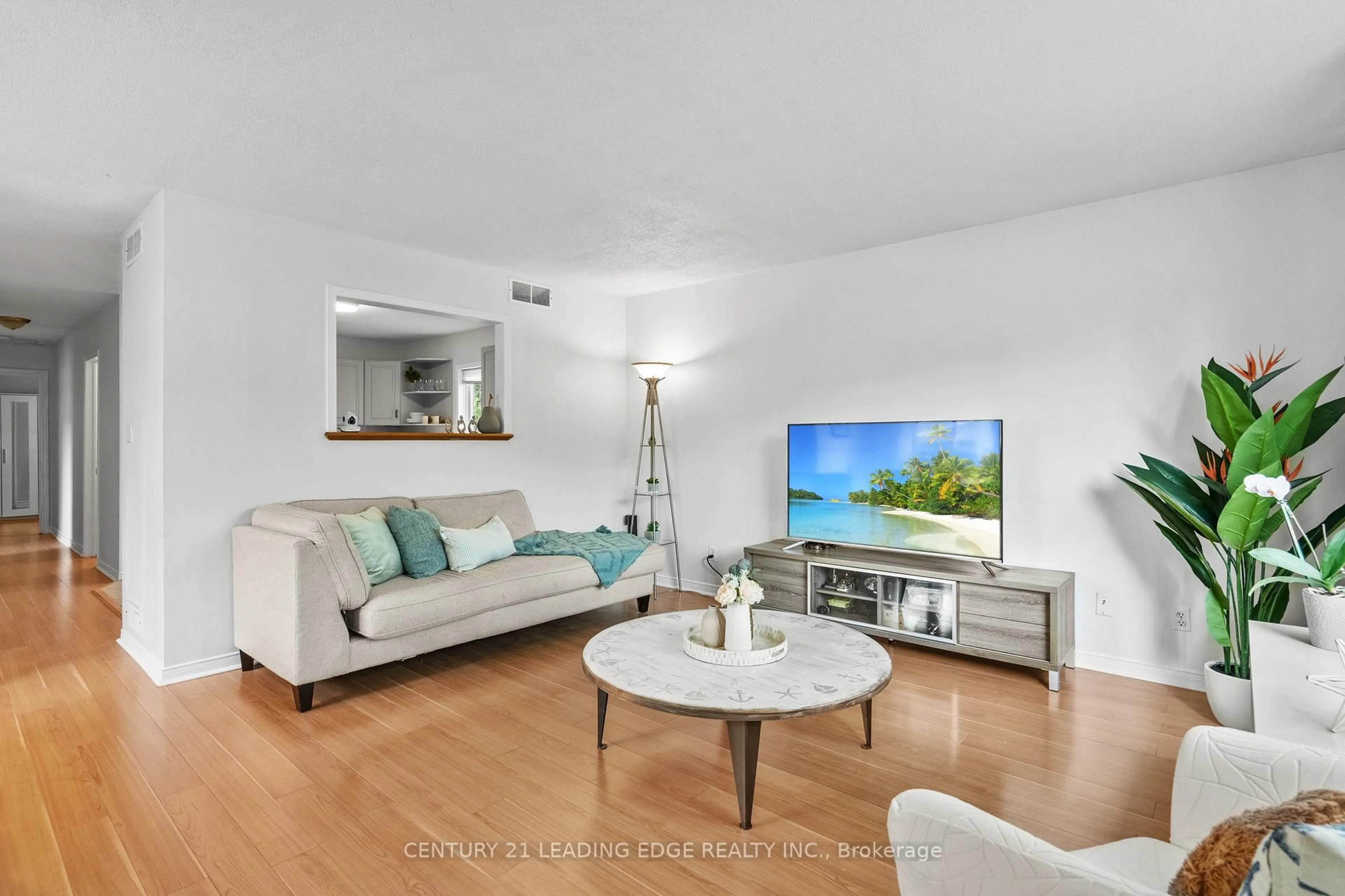 Living room with furniture, unknown for 53 Rice Rd, Welland Ontario L3C 2V5