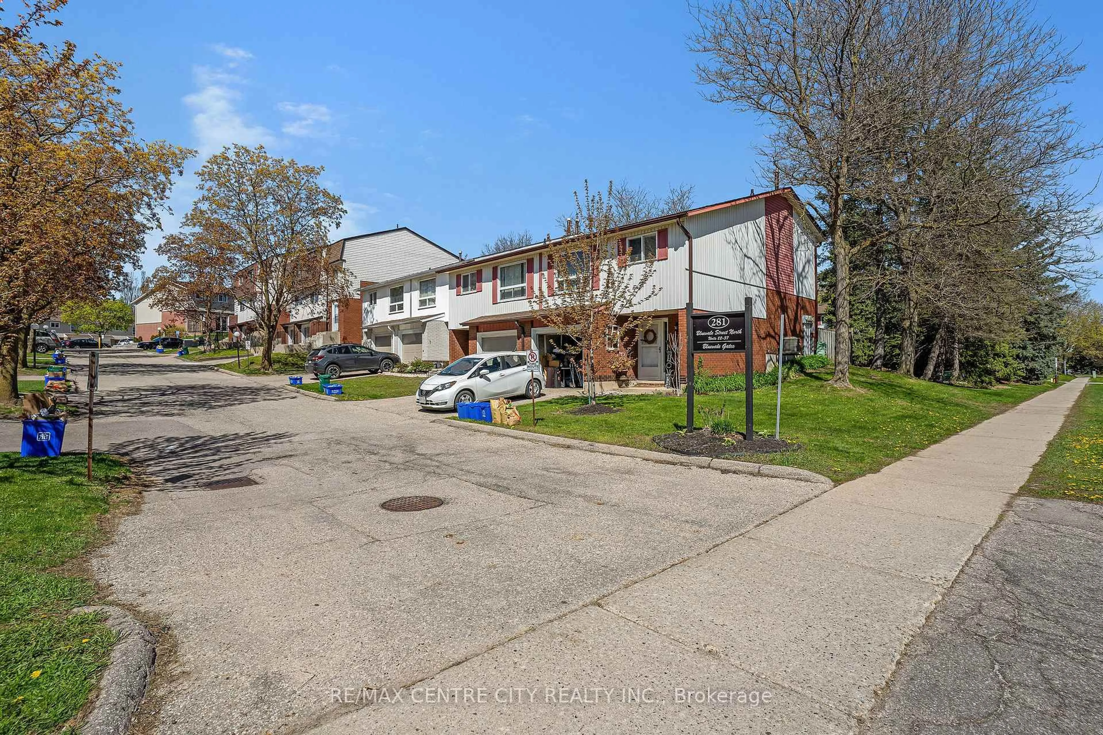 A pic from outside/outdoor area/front of a property/back of a property/a pic from drone, street for 281 Bluevale St #27, Waterloo Ontario N2J 4L8