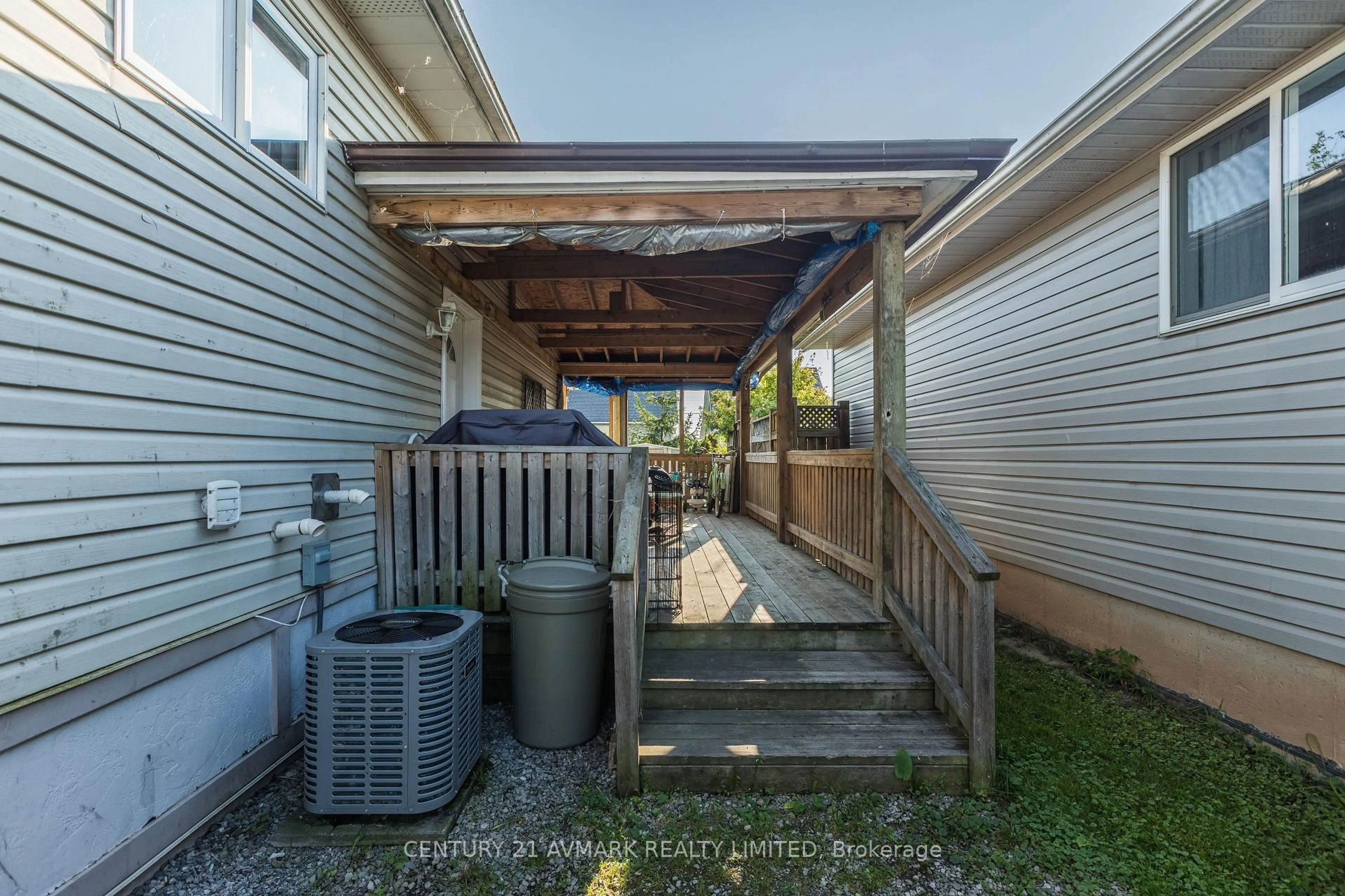 Patio, street for 29 Lillian St, Fort Erie Ontario L2A 5M1