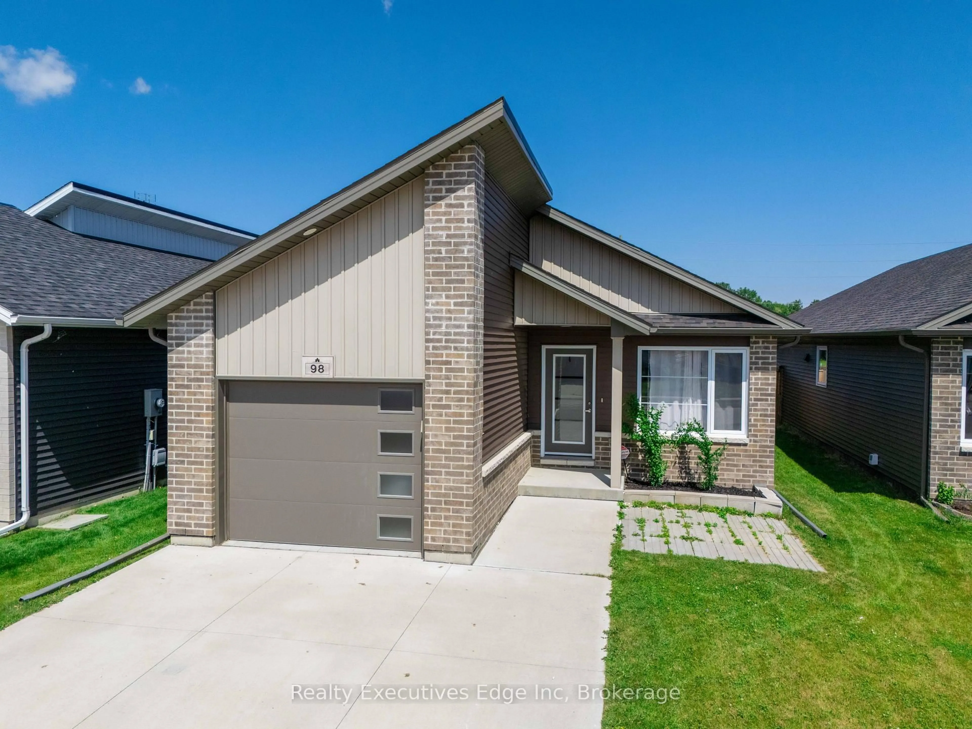 Home with brick exterior material, street for 98 Moonstone Cres, Chatham-Kent Ontario N7M 0S2