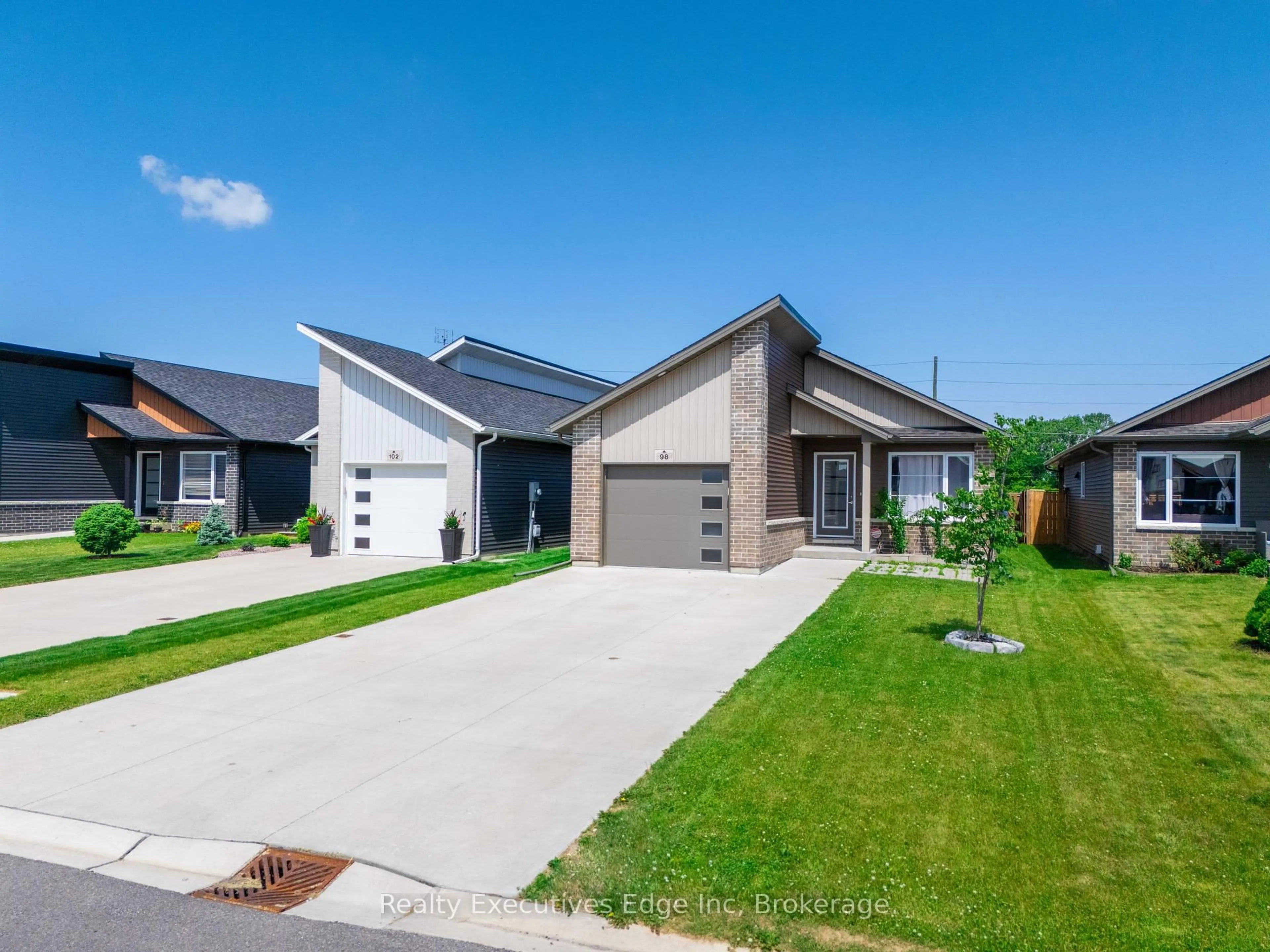 Unknown for 98 Moonstone Cres, Chatham-Kent Ontario N7M 0S2