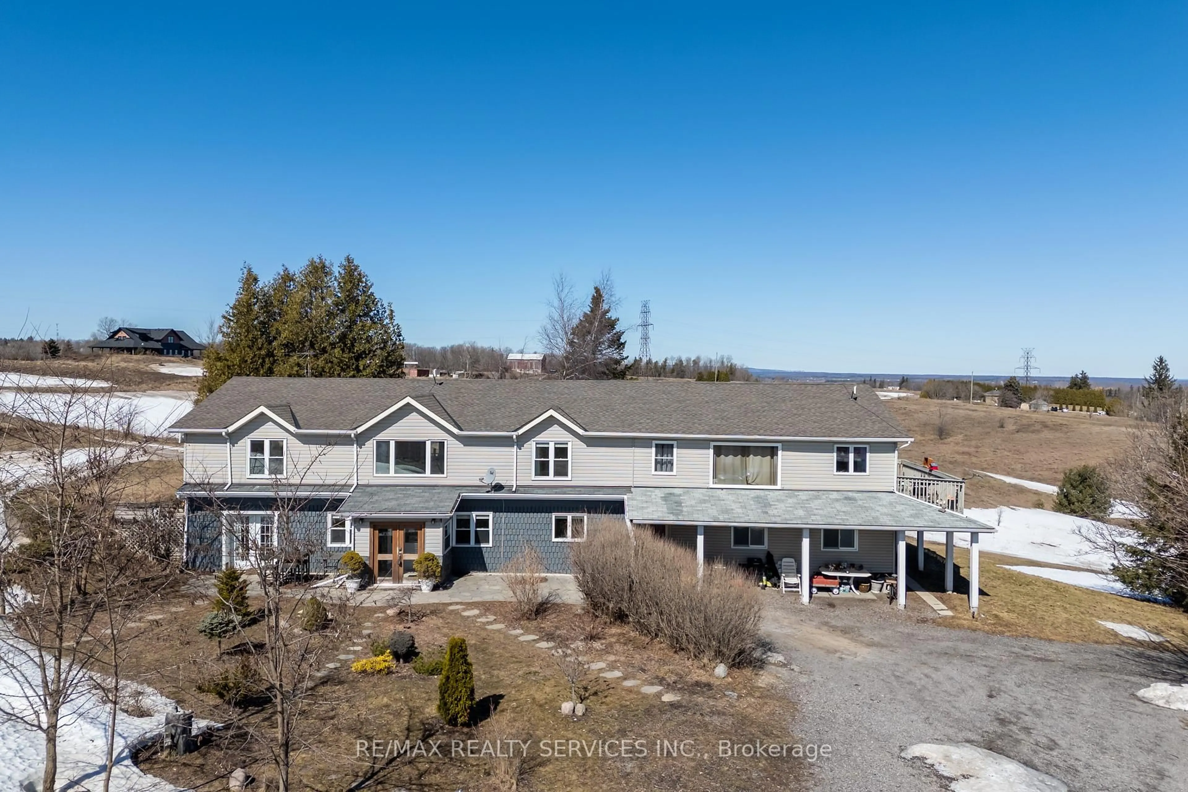 A pic from outside/outdoor area/front of a property/back of a property/a pic from drone, unknown for 995486 Mono-Adjala Townline, Mono Ontario L9V 1C9