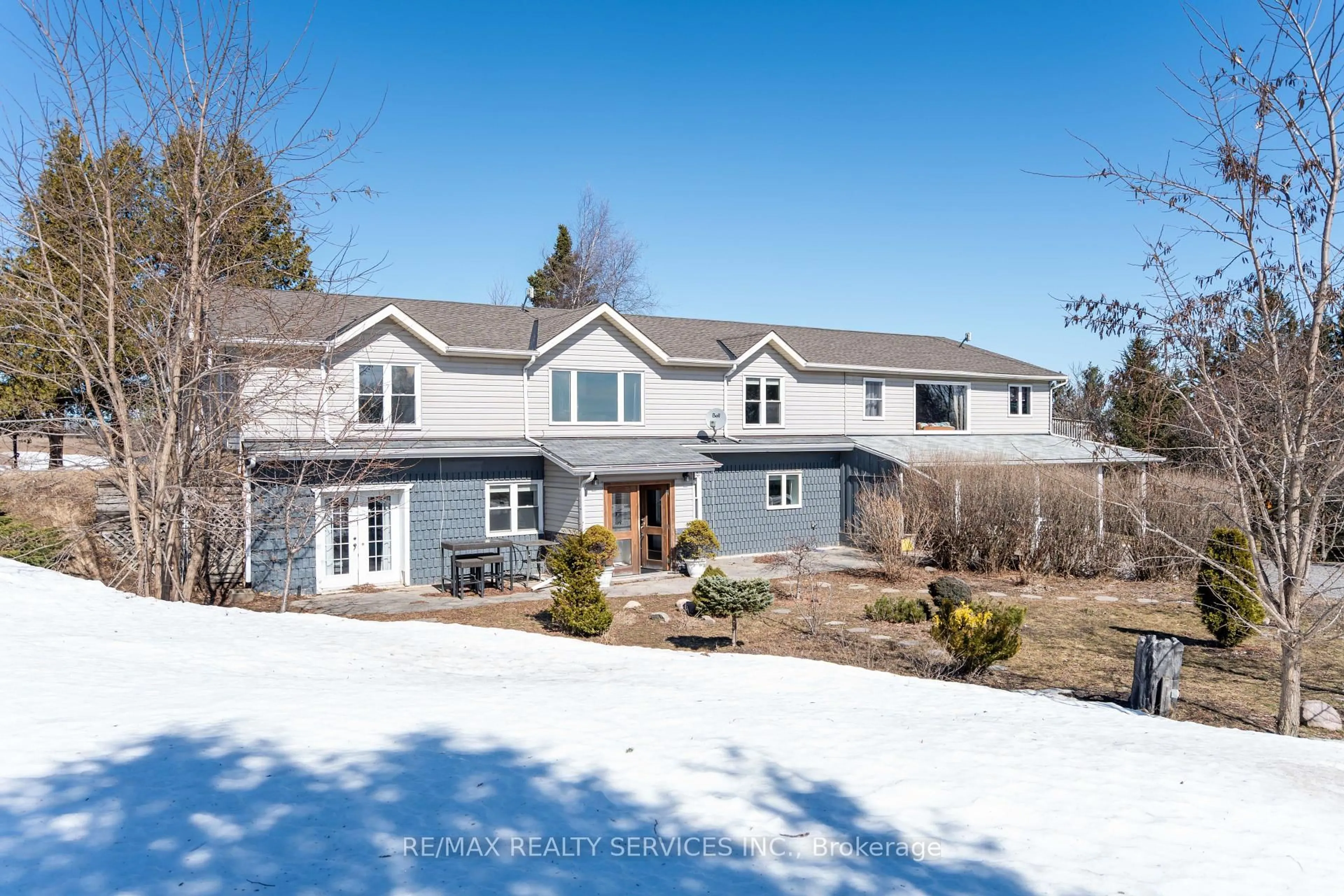 A pic from outside/outdoor area/front of a property/back of a property/a pic from drone, street for 995486 Mono-Adjala Townline, Mono Ontario L9V 1C9
