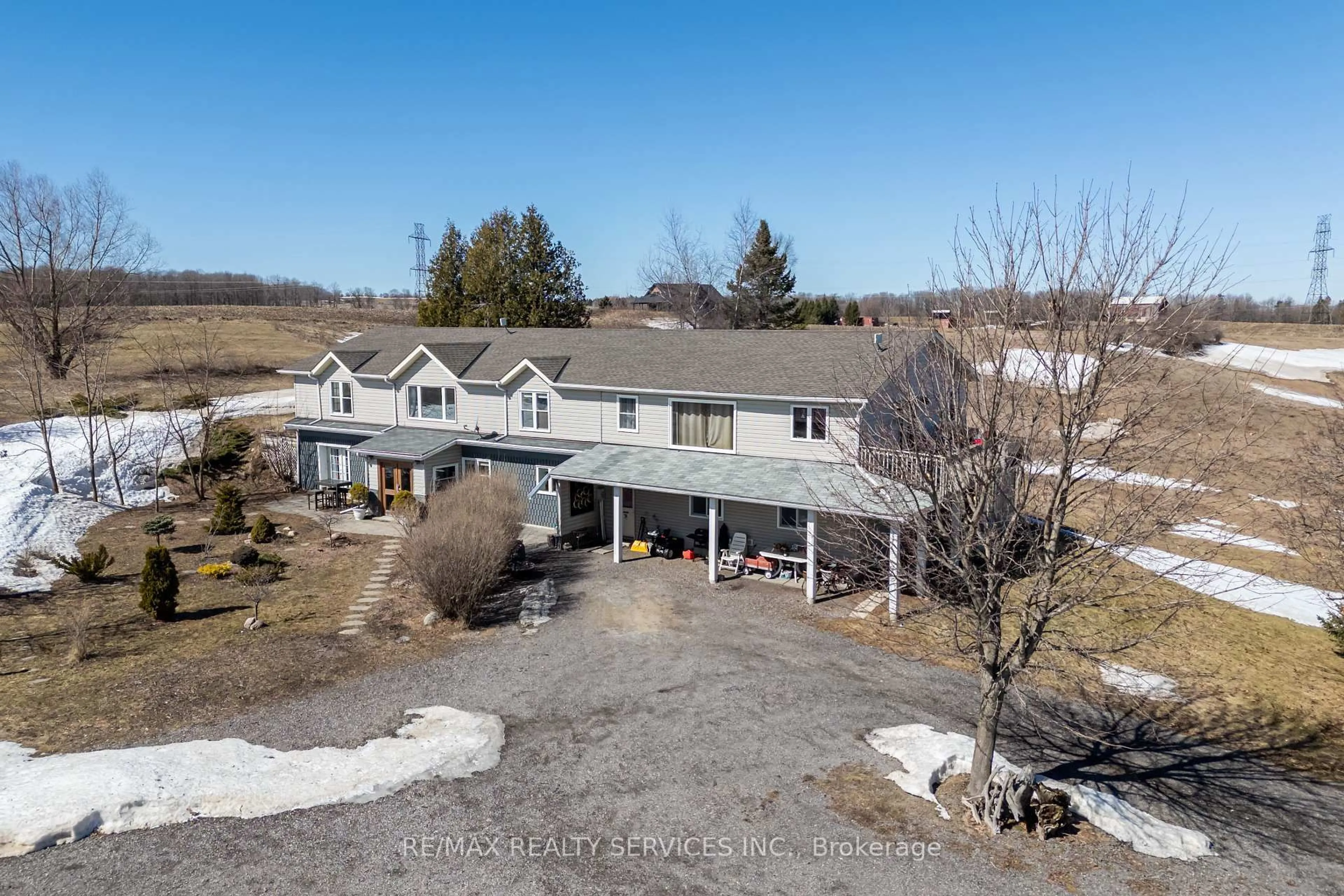 A pic from outside/outdoor area/front of a property/back of a property/a pic from drone, unknown for 995486 Mono-Adjala Townline, Mono Ontario L9V 1C9