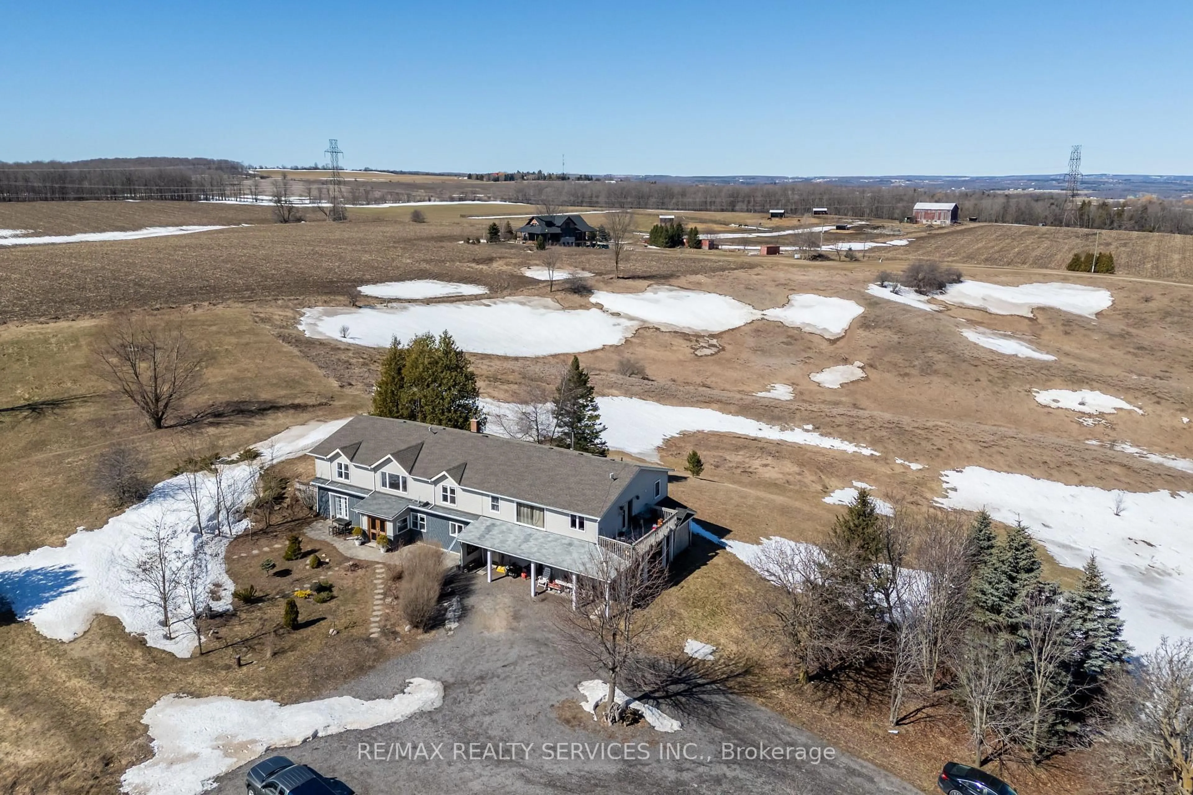 A pic from outside/outdoor area/front of a property/back of a property/a pic from drone, unknown for 995486 Mono-Adjala Townline, Mono Ontario L9V 1C9