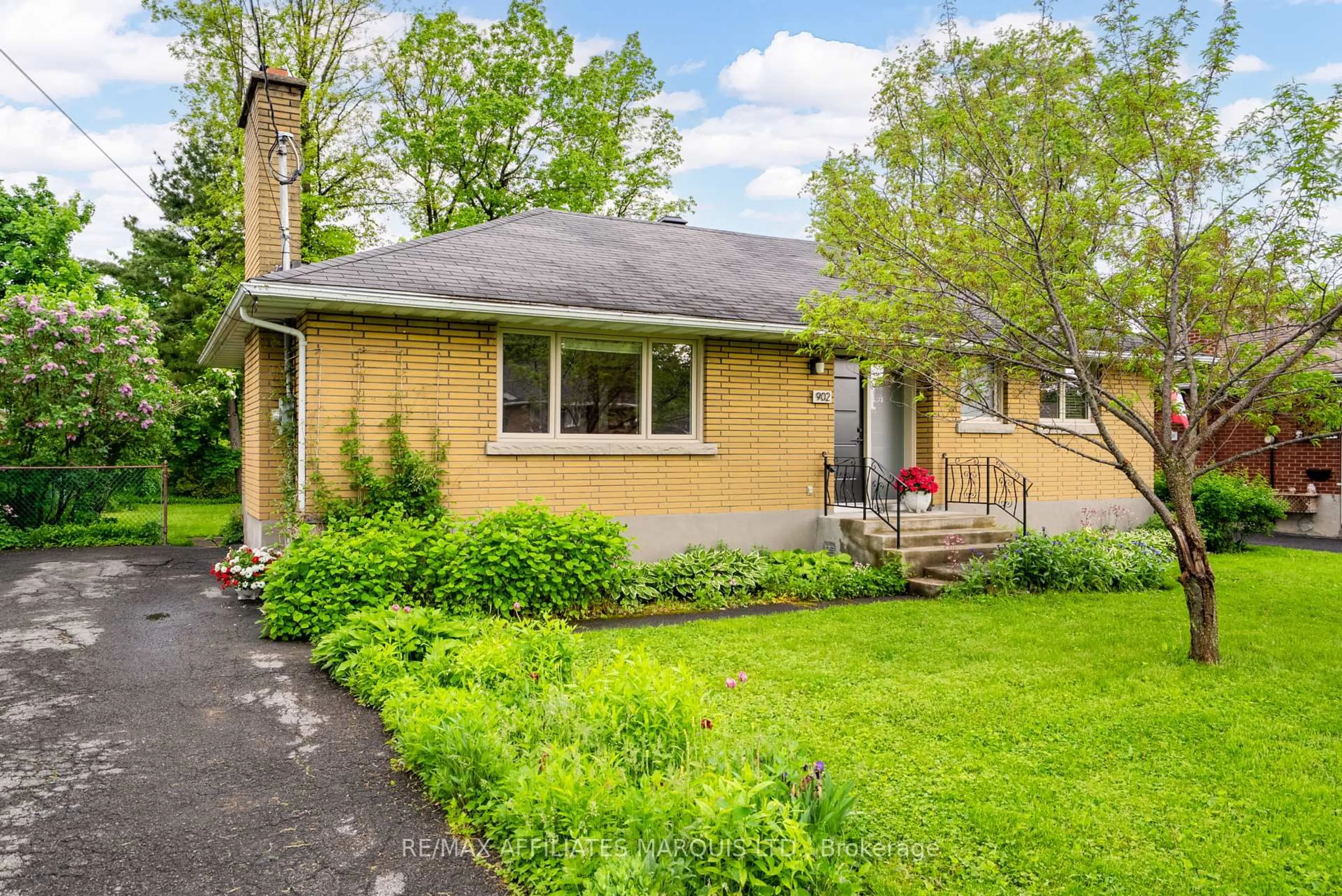 Unknown for 902 Pescod Ave, Cornwall Ontario K6J 2J7