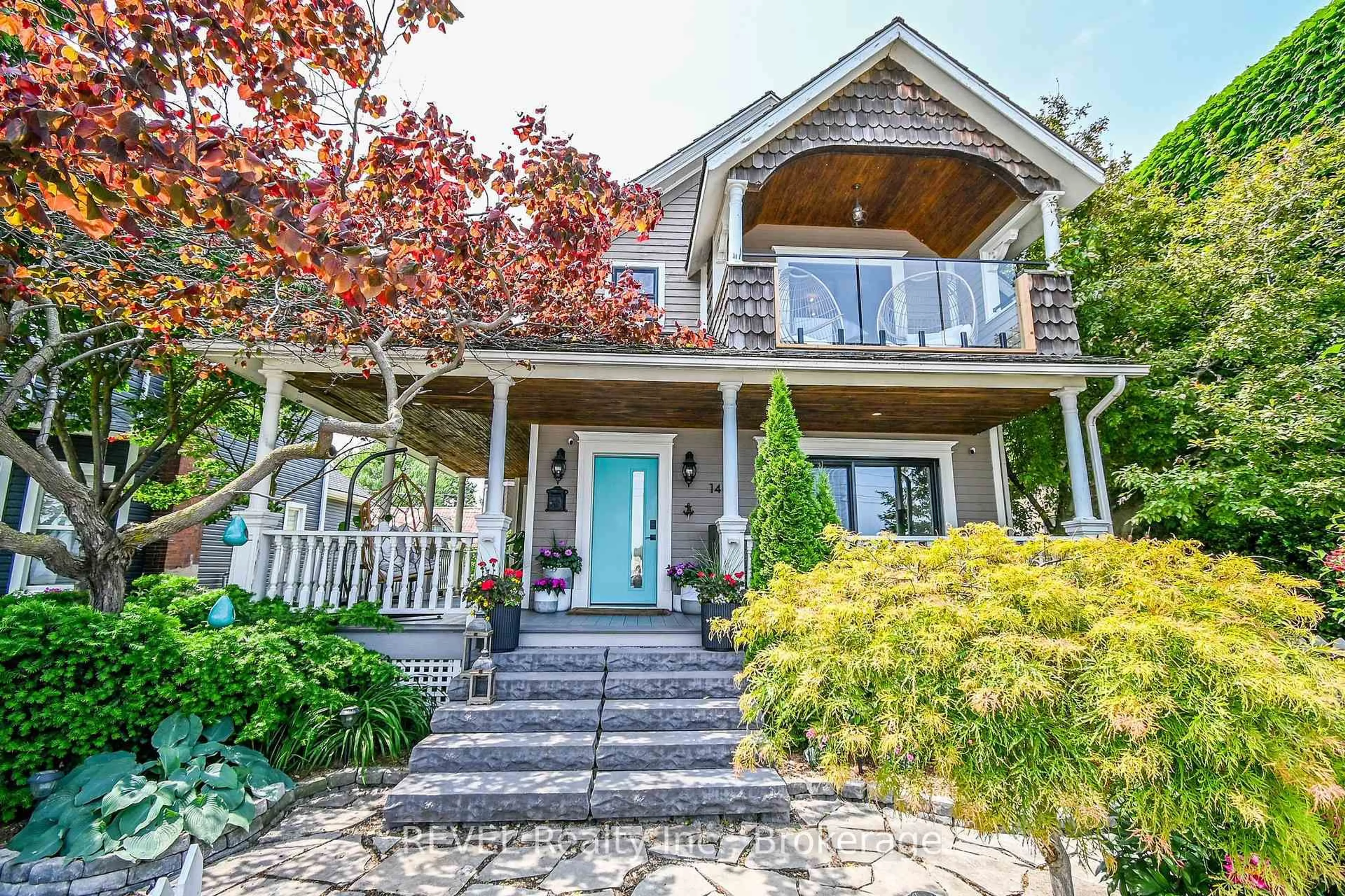 Home with vinyl exterior material, street for 140 West St, Port Colborne Ontario L3K 4E1