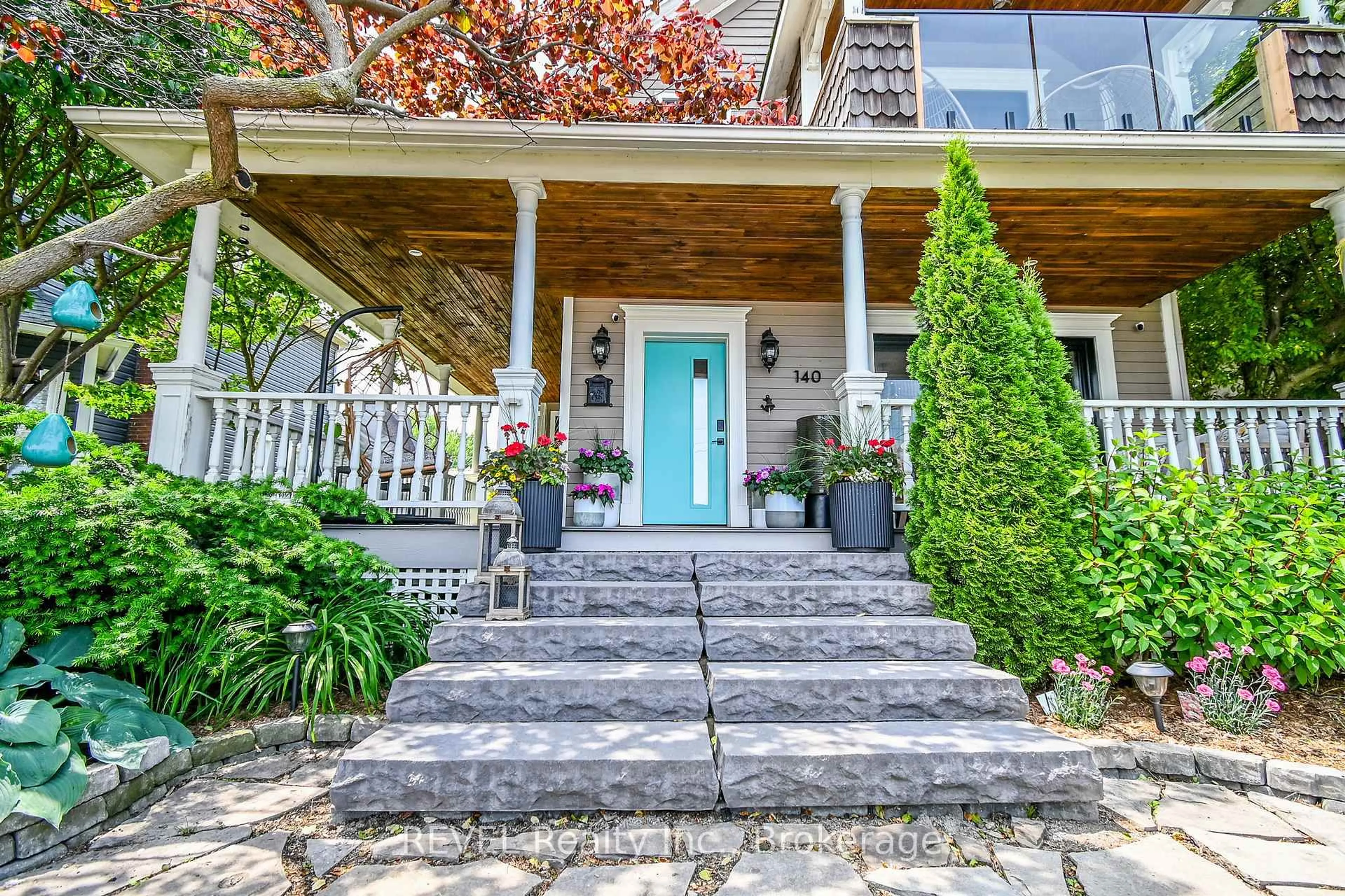 Indoor entryway for 140 West St, Port Colborne Ontario L3K 4E1