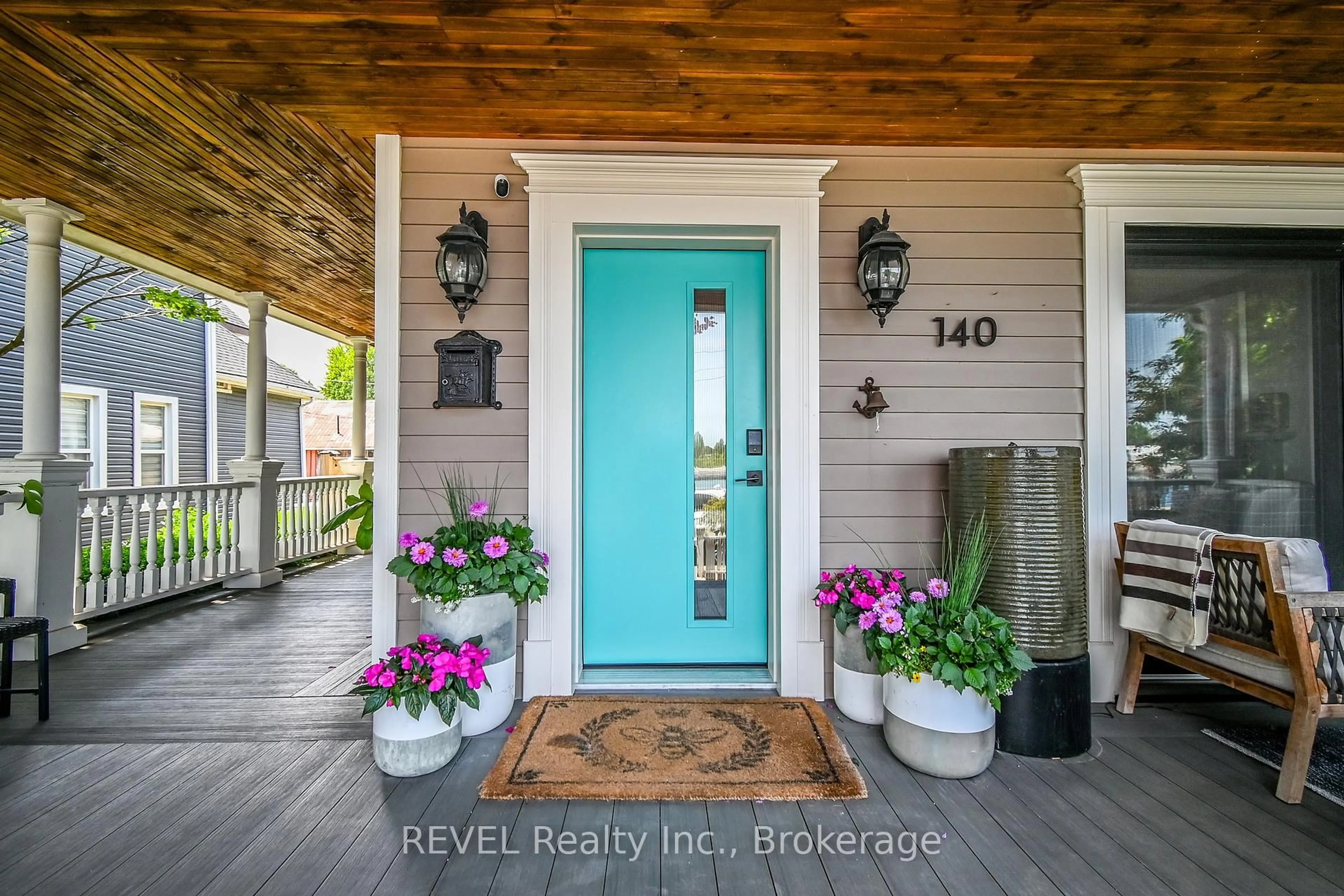 Indoor entryway for 140 West St, Port Colborne Ontario L3K 4E1