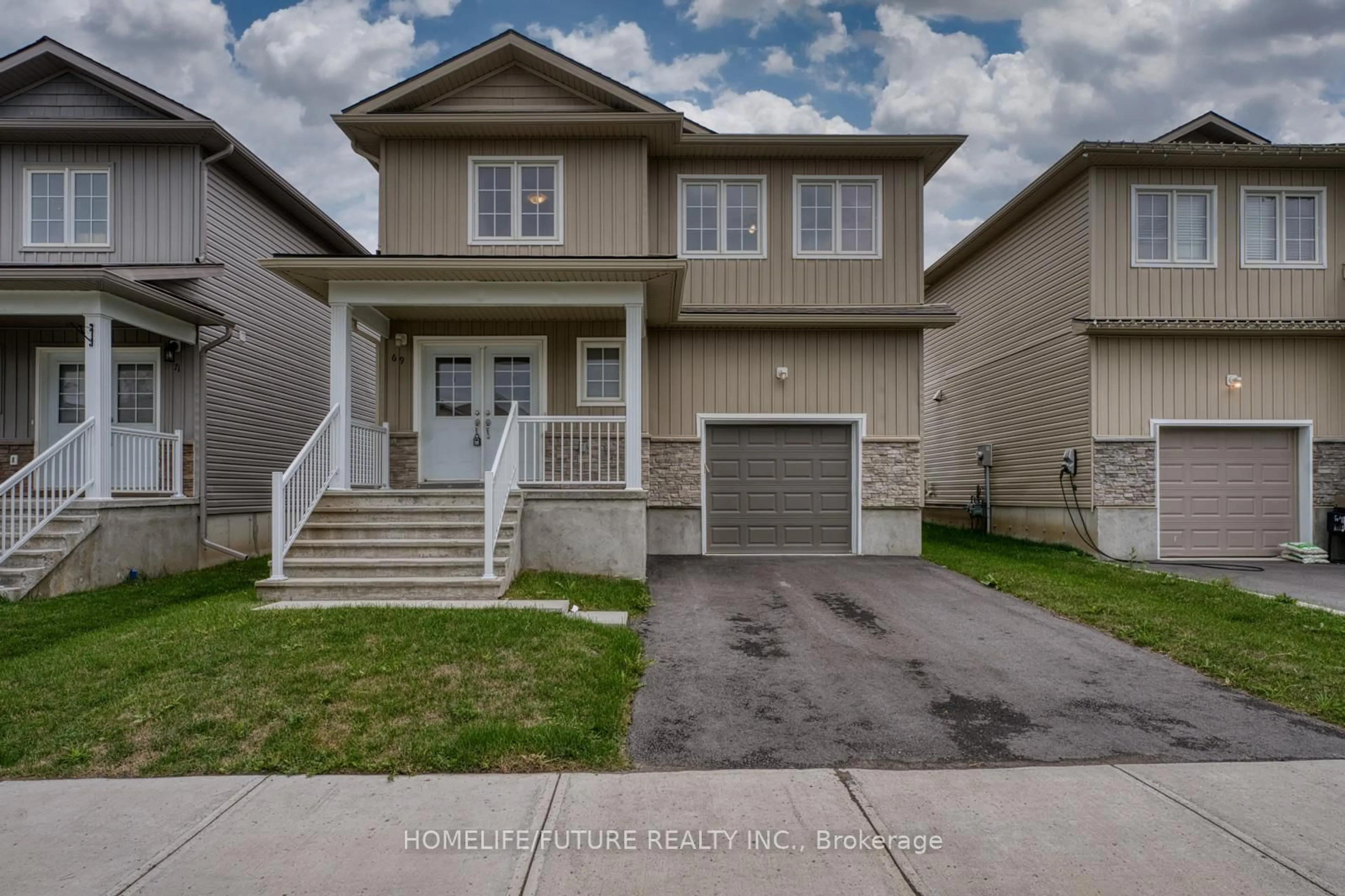 Home with vinyl exterior material, street for 69 Brennan Cres, Bissett Creek Ontario K0H 2H0