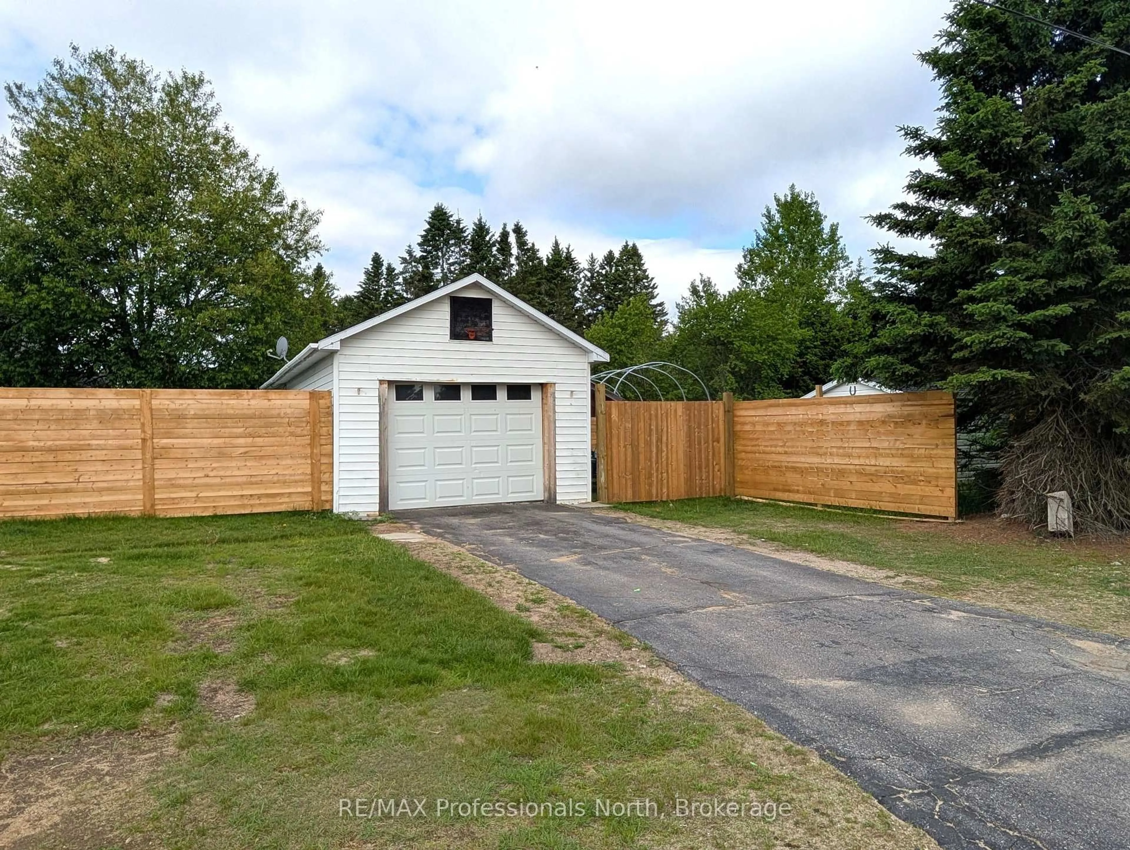Shed for 27 LINCOLN Ave, South River Ontario P0A 1X0