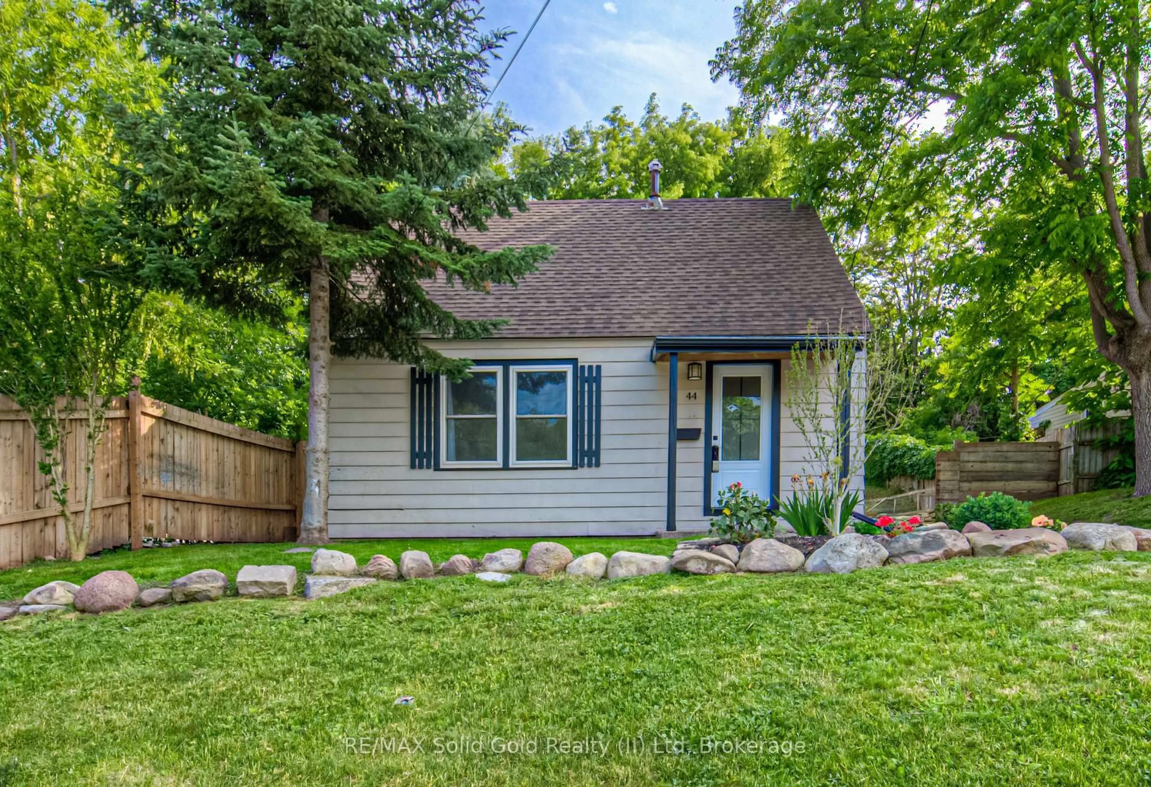 Shed for 44 Dundas St, Brantford Ontario N3R 1R5