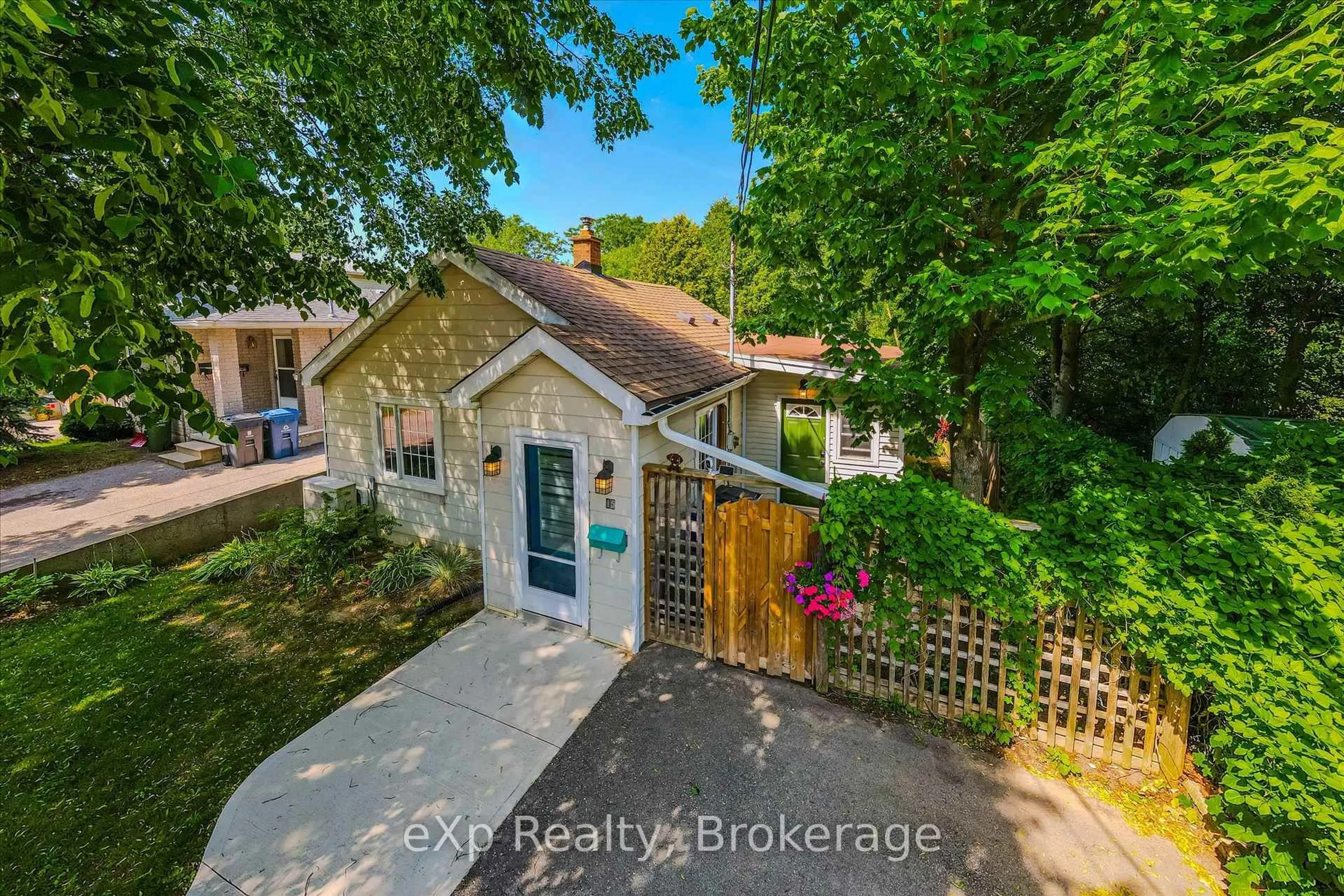 A pic from outside/outdoor area/front of a property/back of a property/a pic from drone, street for 15 Laurine Ave, Guelph Ontario N1E 4N1