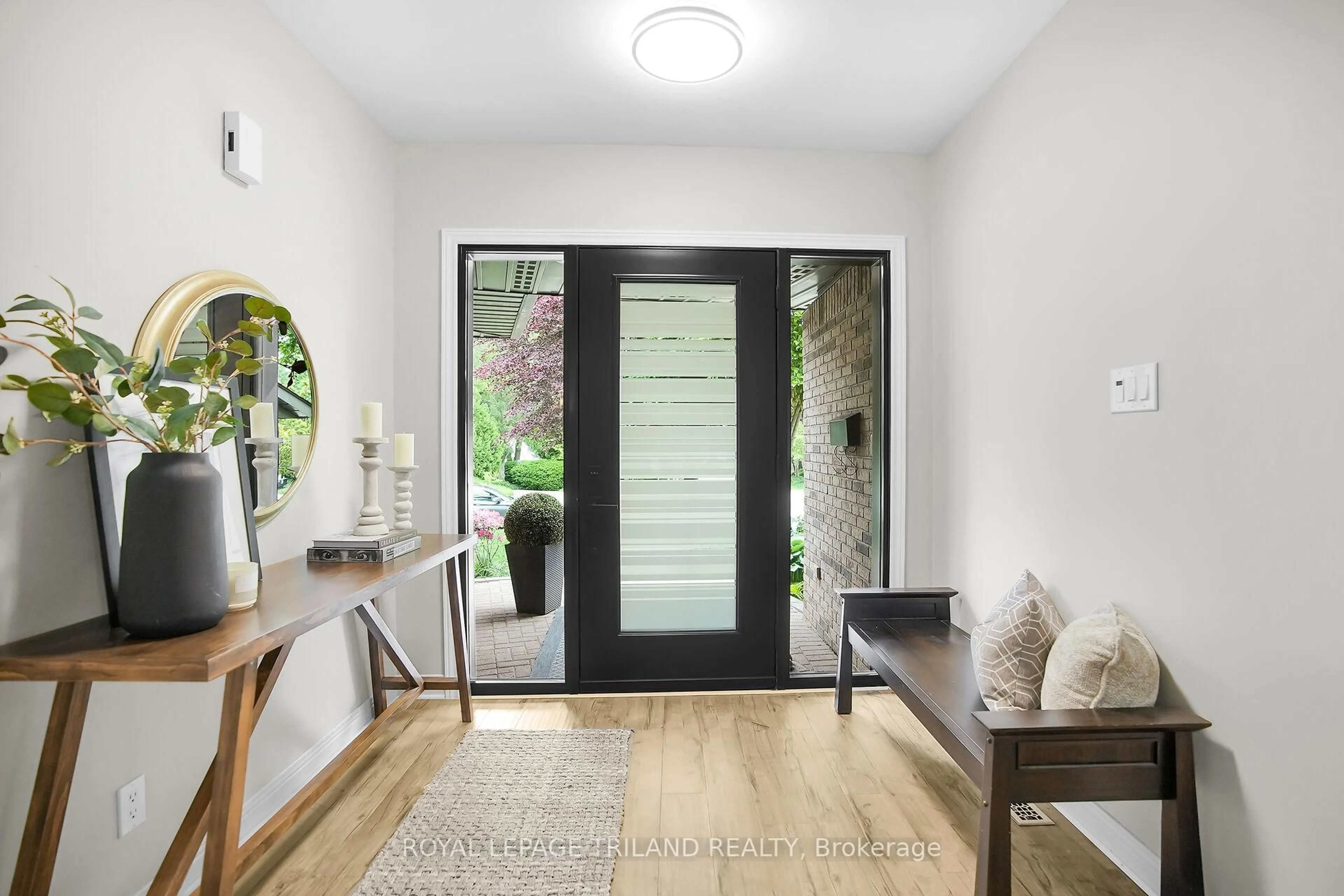 Indoor entryway for 770 Clearview Cres, London North Ontario N6H 4P7