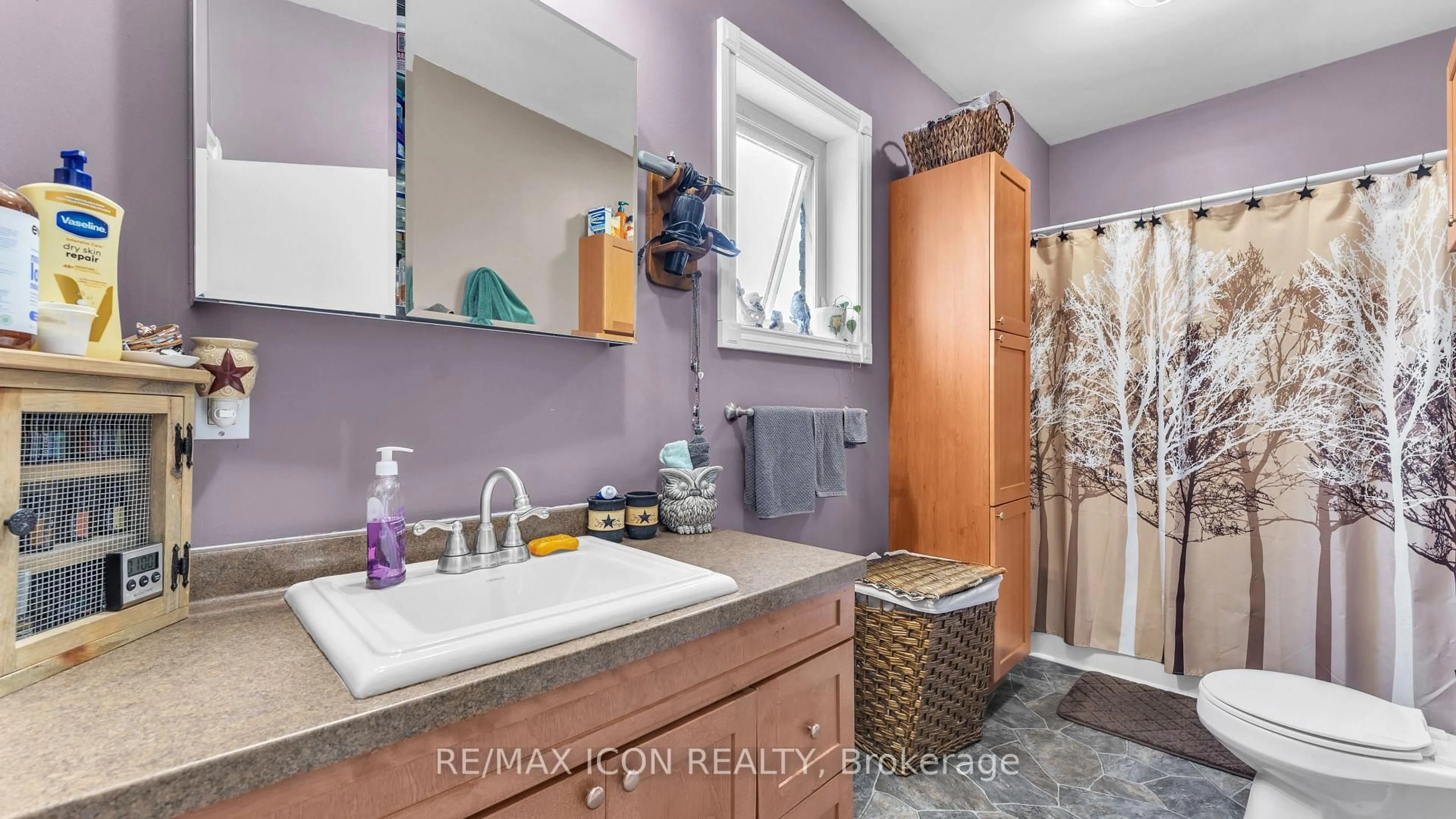 Standard bathroom, ceramic/tile floor for 89 William St, South Huron Ontario N0M 1S0