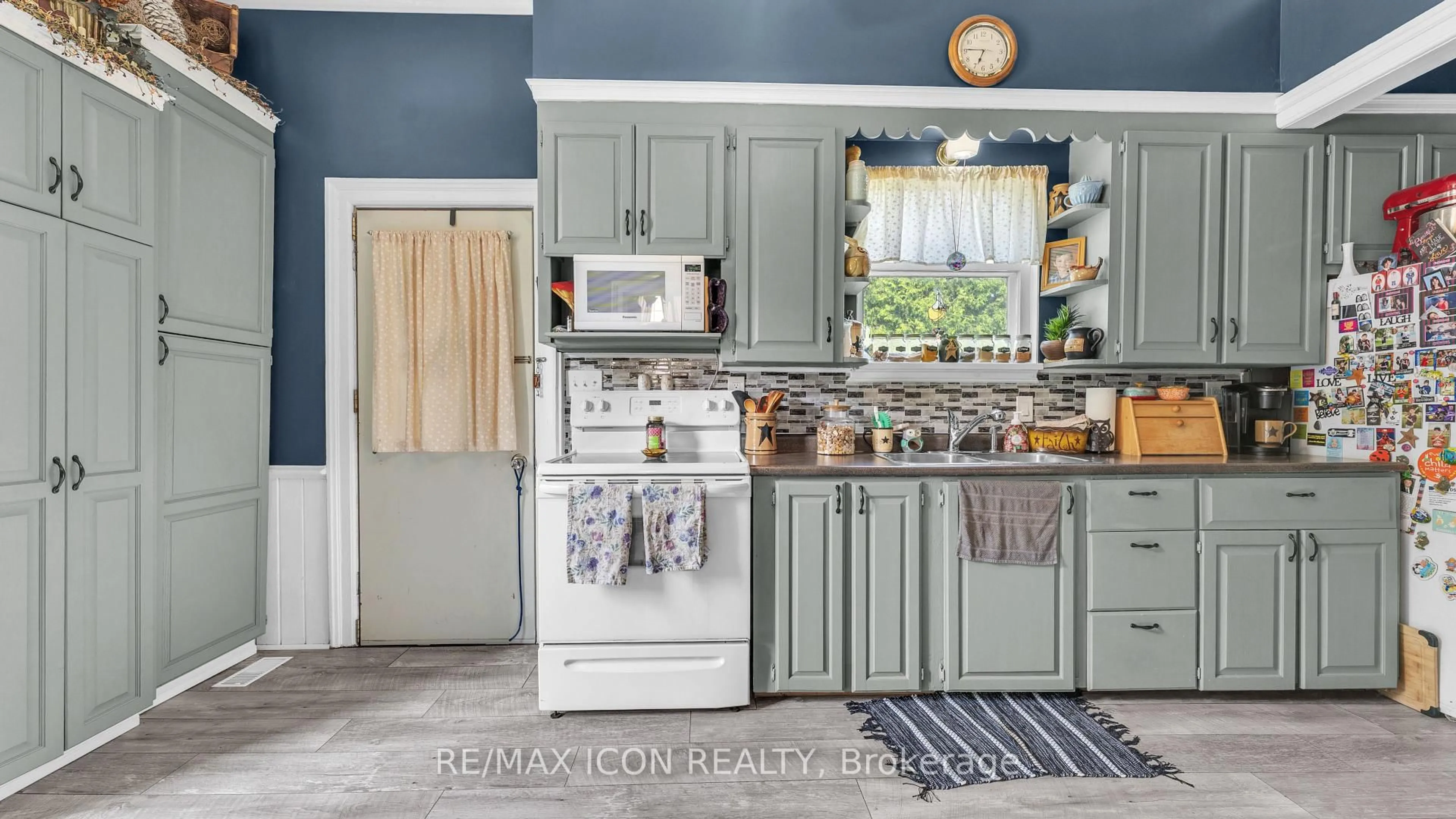 Open concept kitchen, ceramic/tile floor for 89 William St, South Huron Ontario N0M 1S0