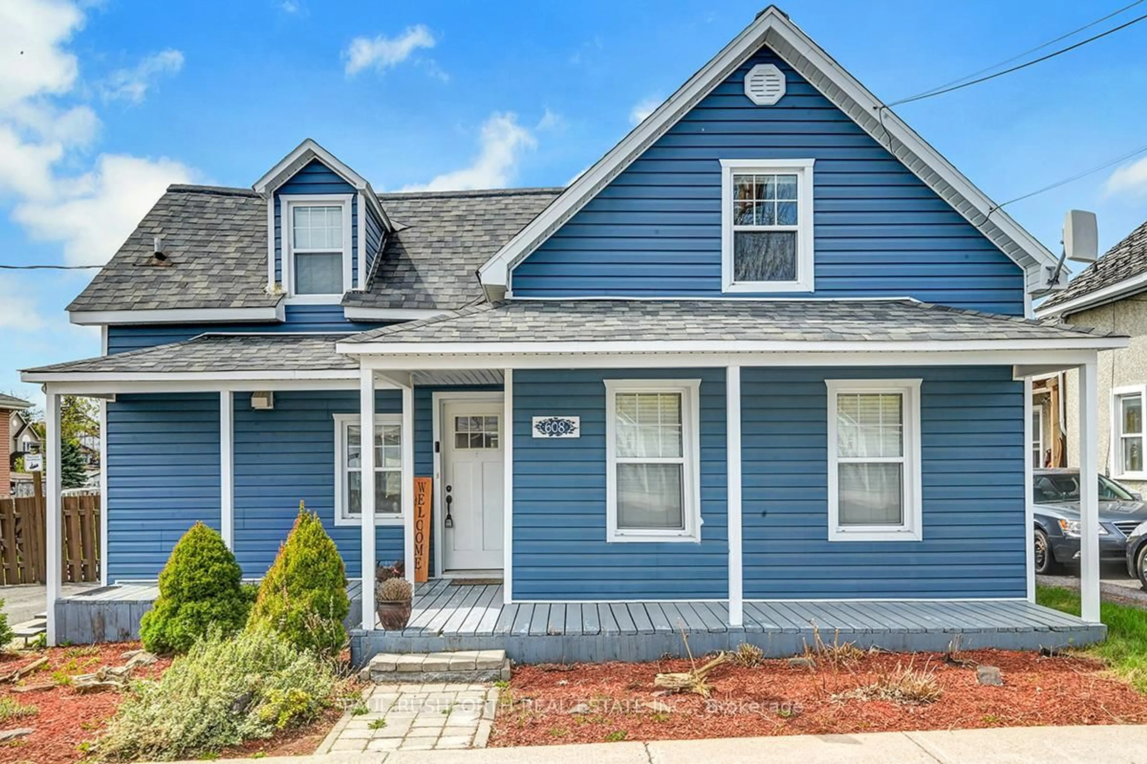 Home with vinyl exterior material, street for 608 St Louis St, Clarence-Rockland Ontario K4K 1K2