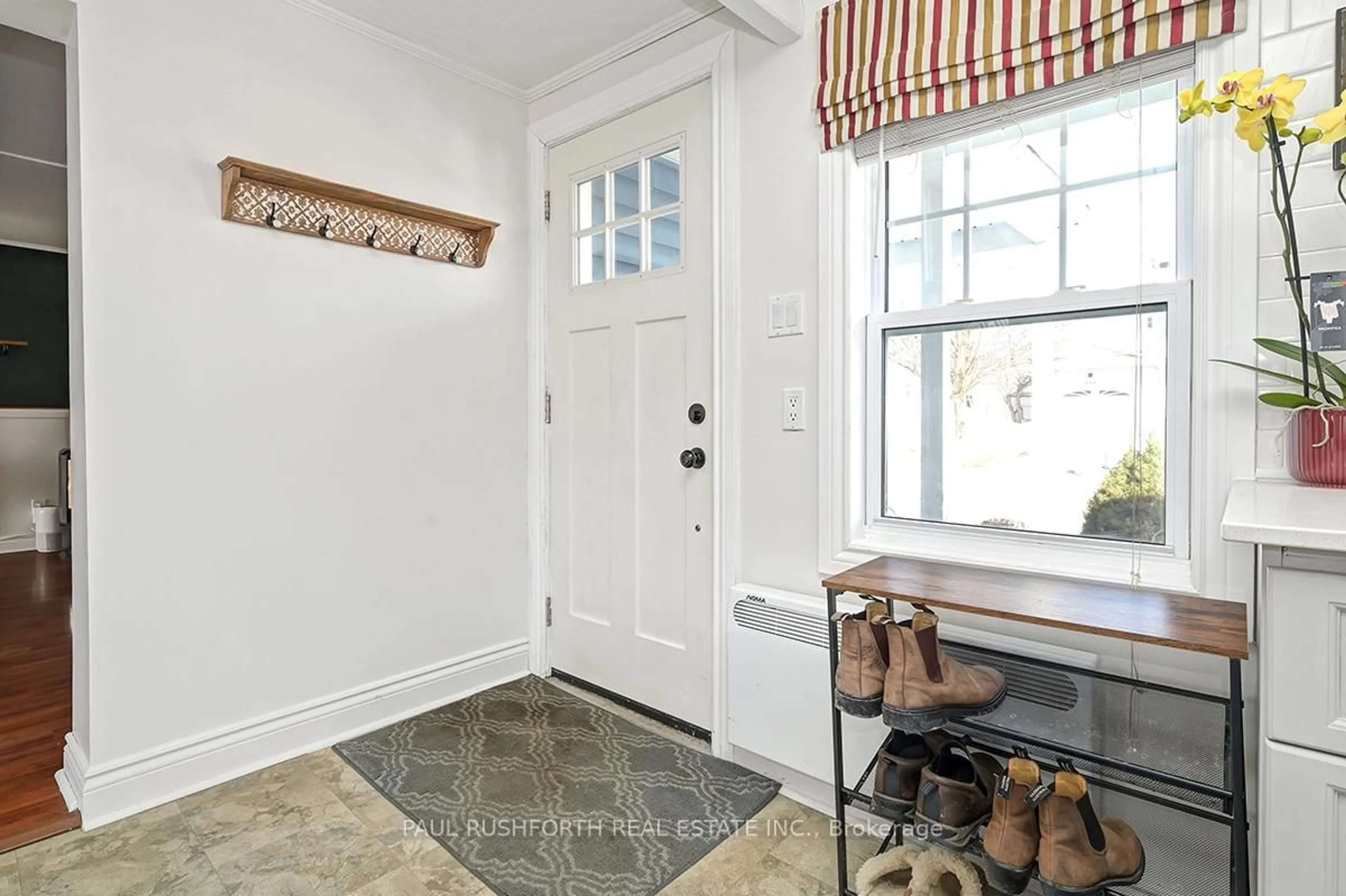 Indoor entryway for 608 St Louis St, Clarence-Rockland Ontario K4K 1K2