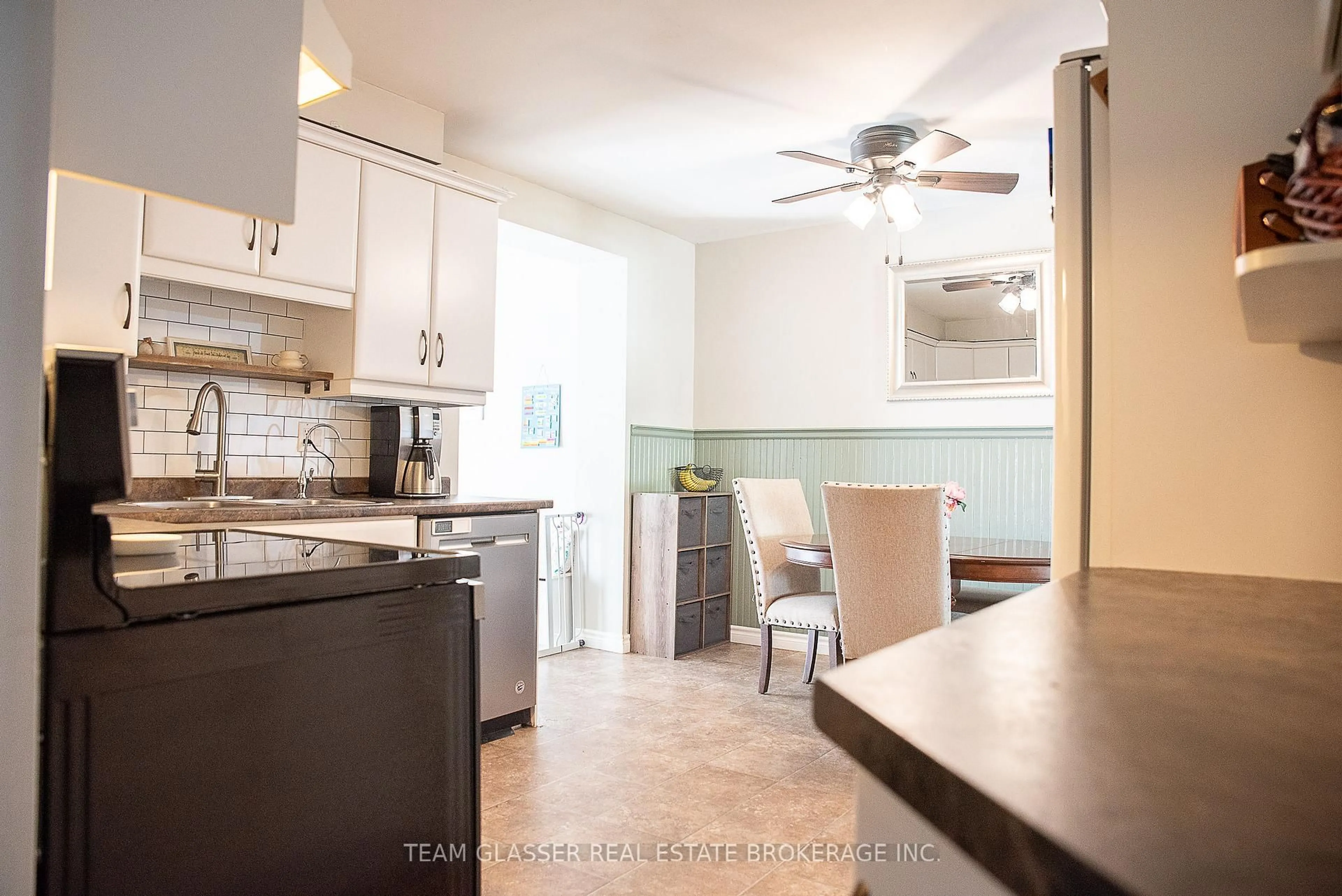 Open concept kitchen, ceramic/tile floor for 28 PARKVIEW Hts, Aylmer Ontario N5H 2J8