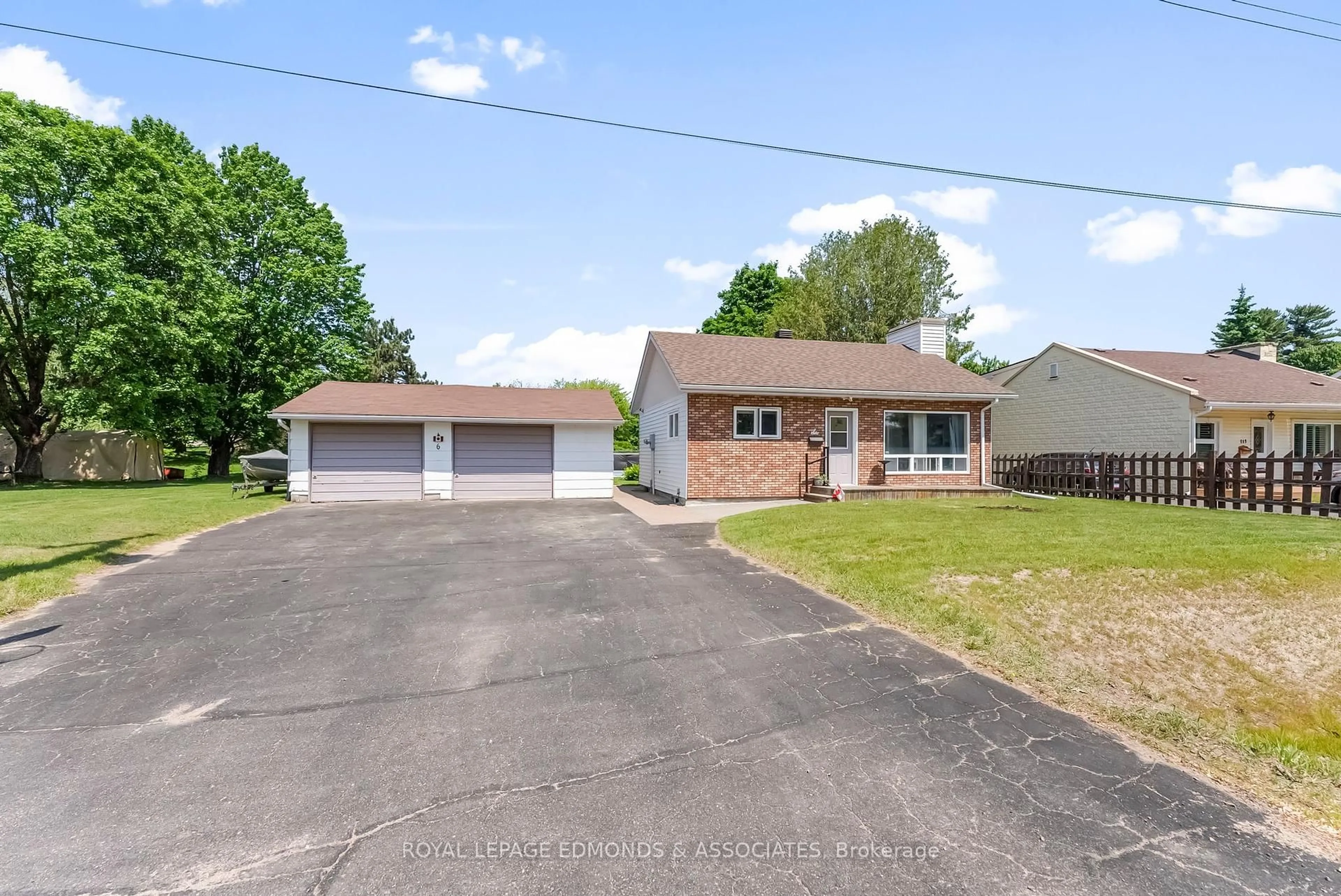 A pic from outside/outdoor area/front of a property/back of a property/a pic from drone, street for 6 Springhill Cres, Petawawa Ontario K8A 7H9