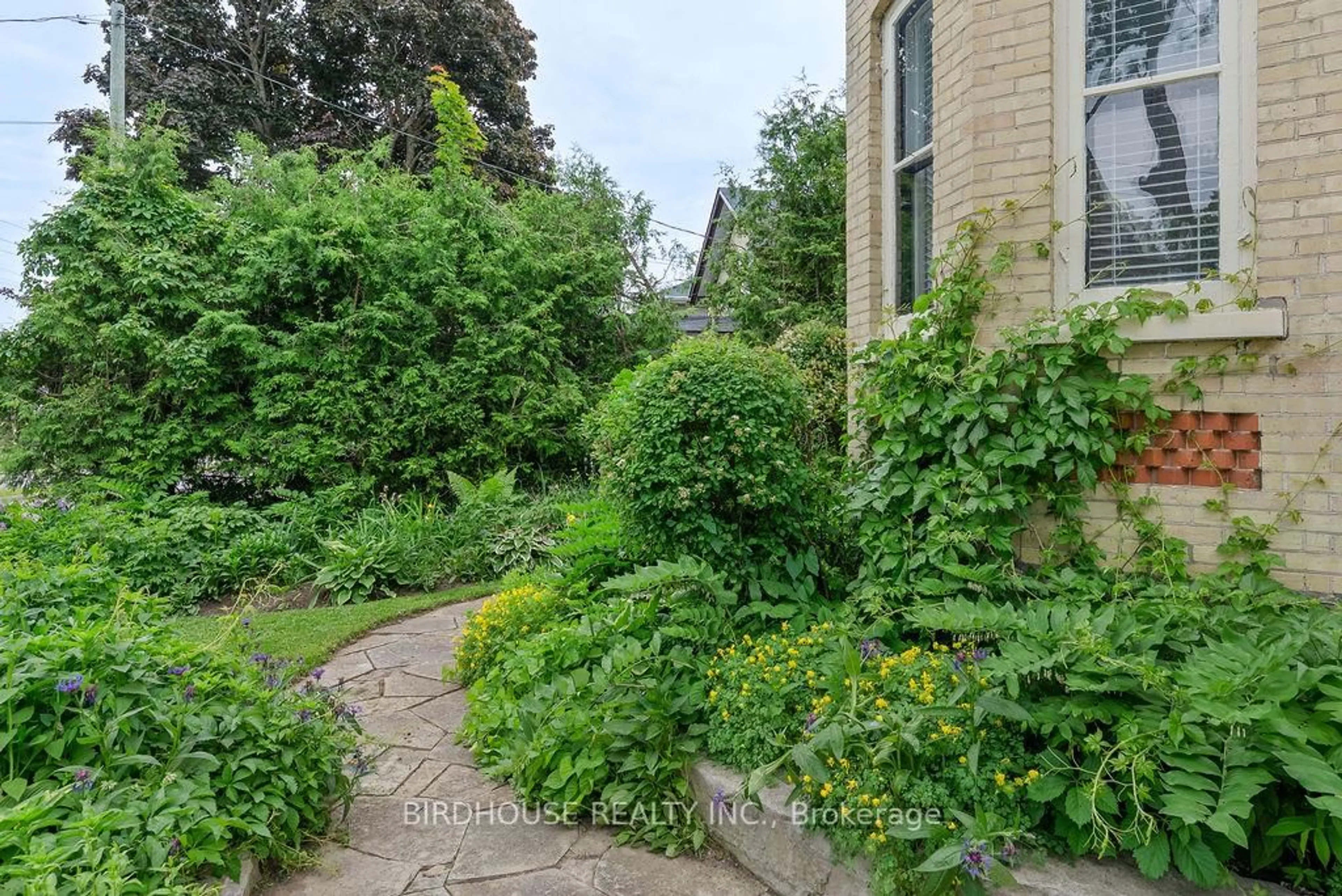 Patio, street for 41 Victoria Ave, Kawartha Lakes Ontario K9V 4E8