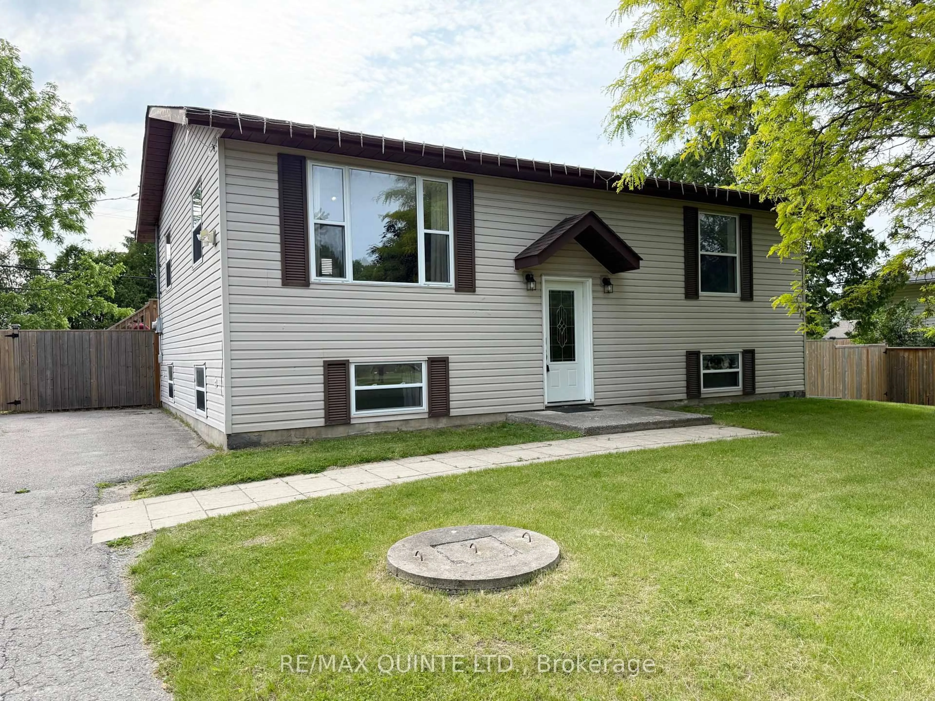 Home with vinyl exterior material, street for 79 Jeffrey Dr, Trenton Ontario K8V 5P8