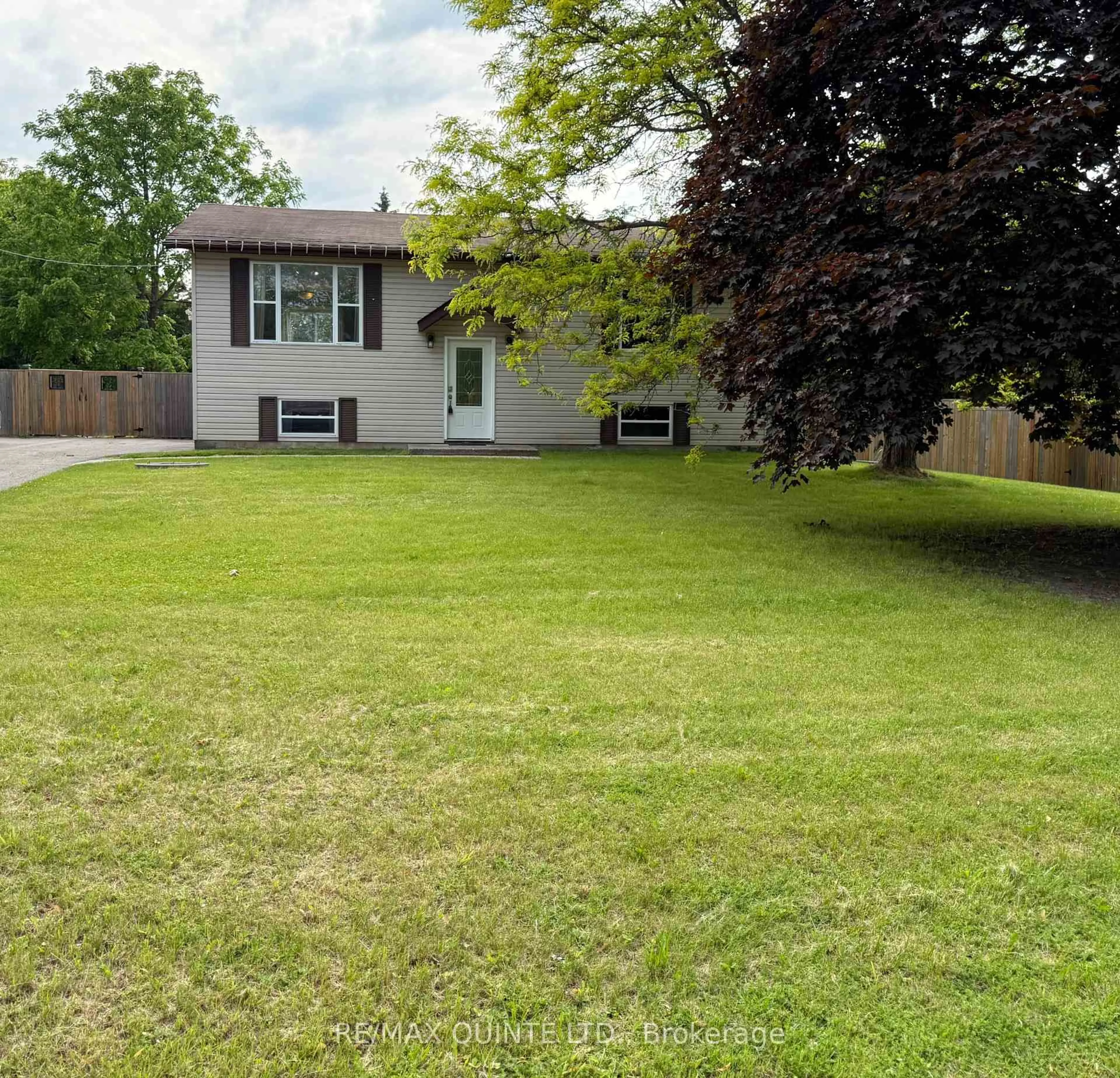 A pic from outside/outdoor area/front of a property/back of a property/a pic from drone, street for 79 Jeffrey Dr, Trenton Ontario K8V 5P8