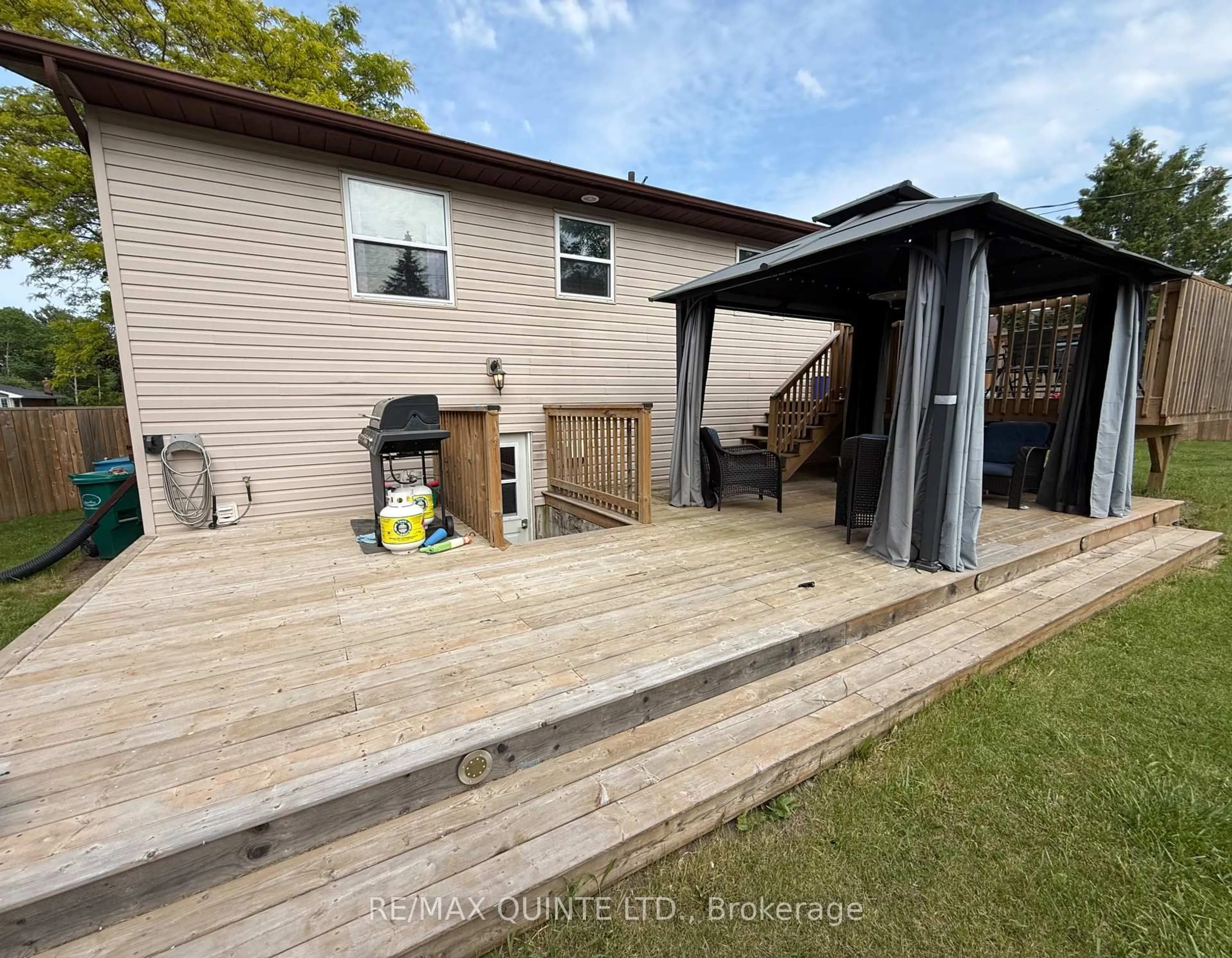 A pic from outside/outdoor area/front of a property/back of a property/a pic from drone, unknown for 79 Jeffrey Dr, Trenton Ontario K8V 5P8