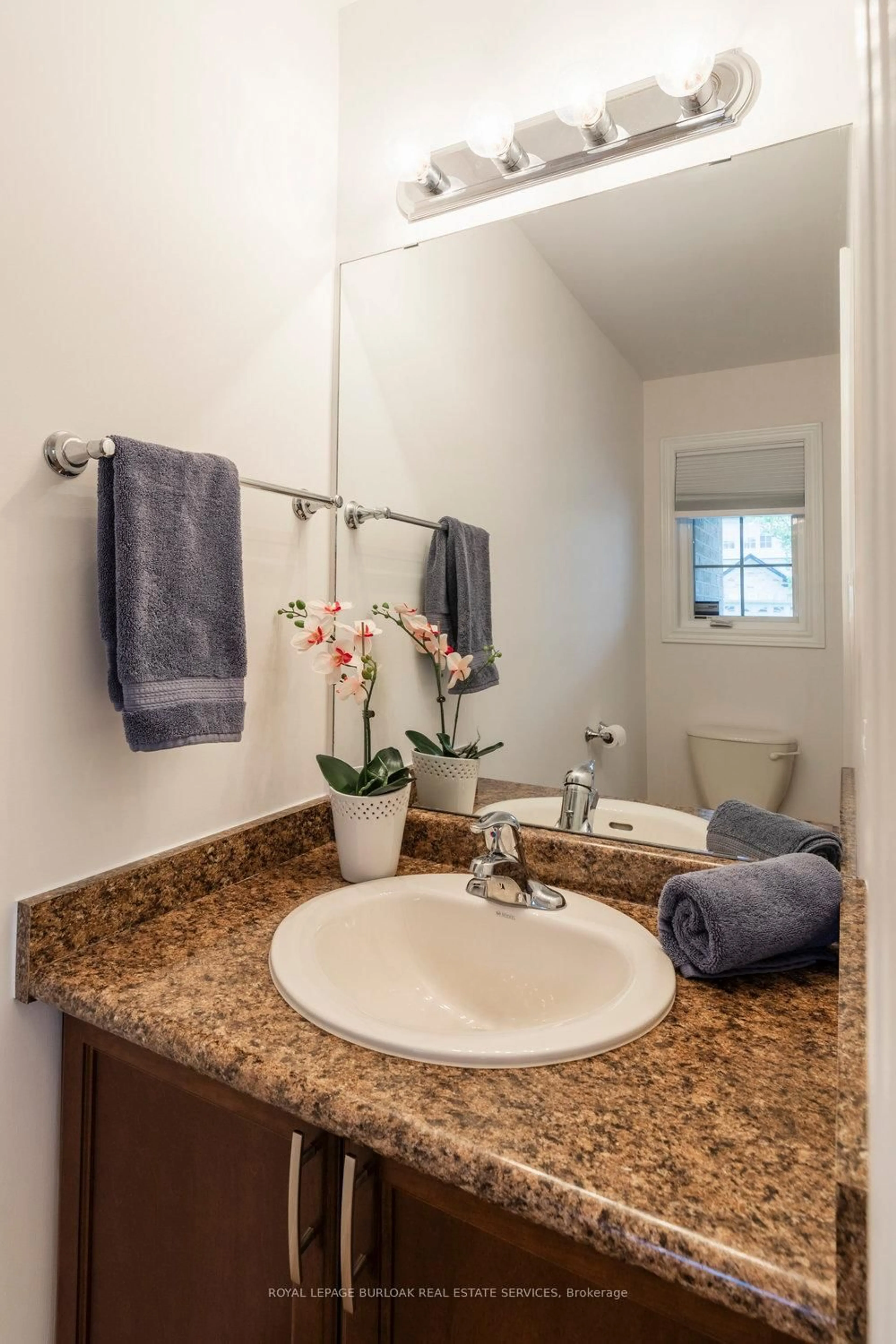 Standard bathroom, ceramic/tile floor for 441 Stonehenge Dr #29, Hamilton Ontario L9K 0B1