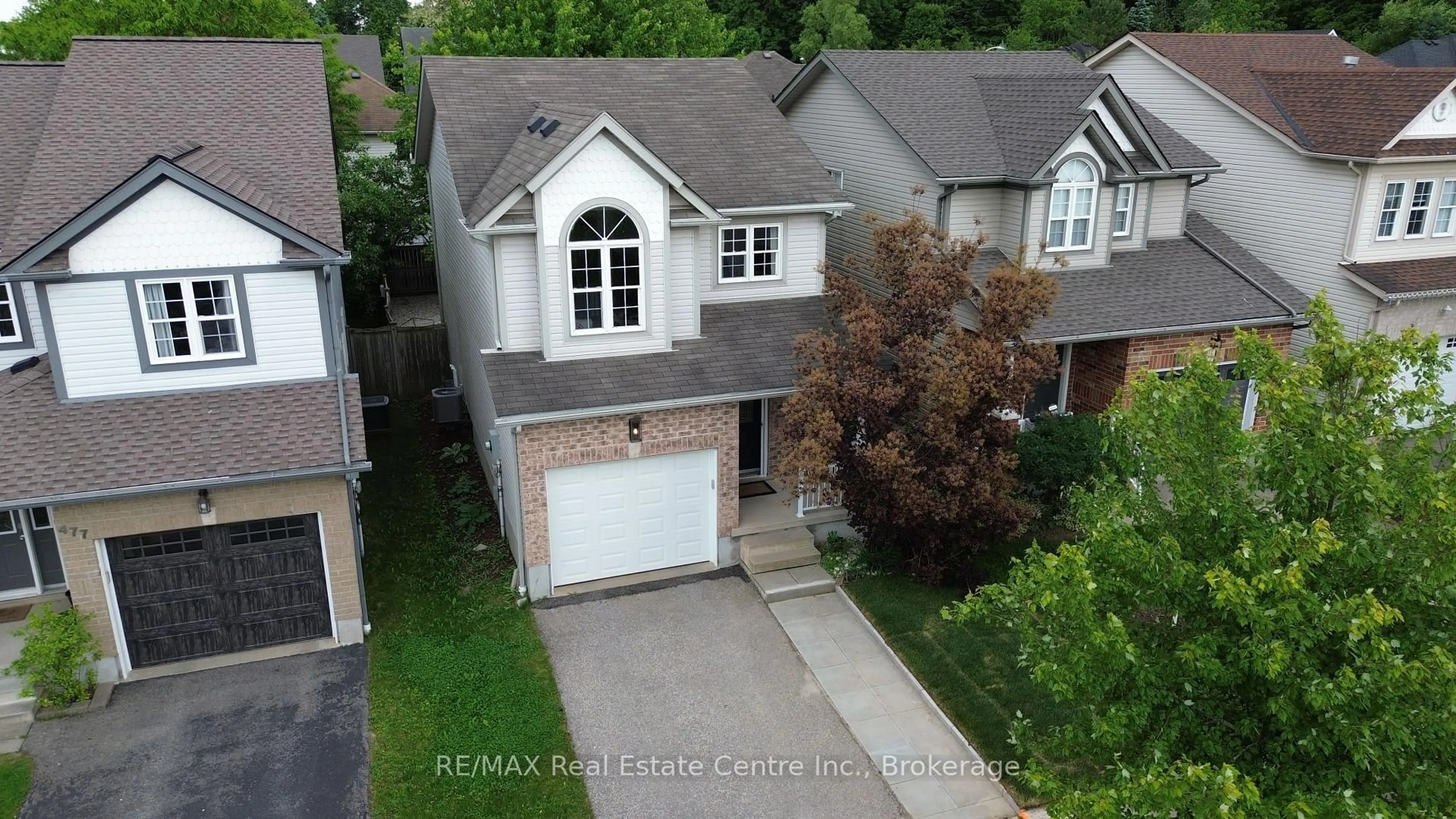 A pic from outside/outdoor area/front of a property/back of a property/a pic from drone, street for 479 Trembling Aspen Ave, Waterloo Ontario N2V 2T4