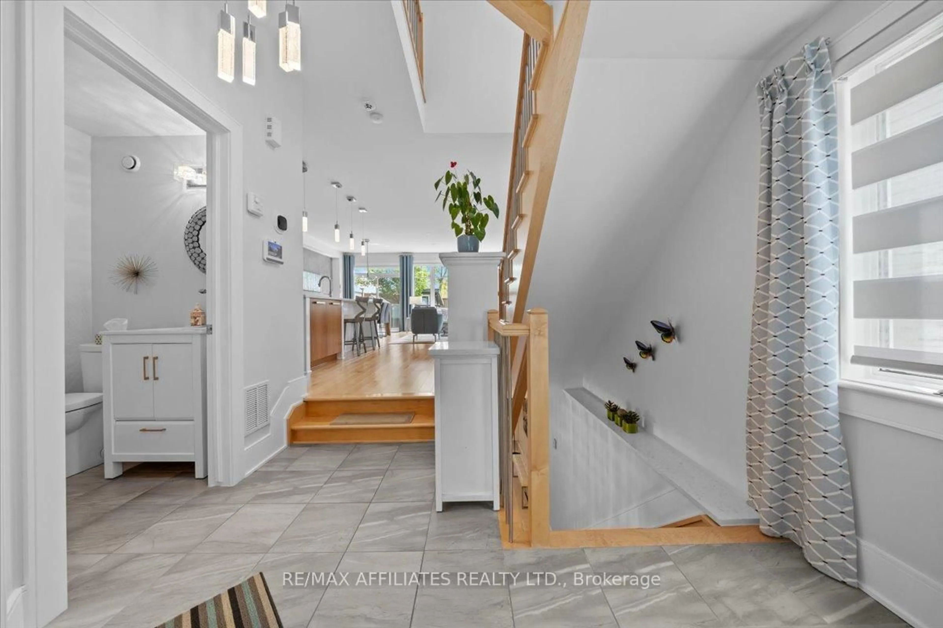 Indoor entryway for 312 Mishawashkode St, Ottawa Ontario K4A 0Y8