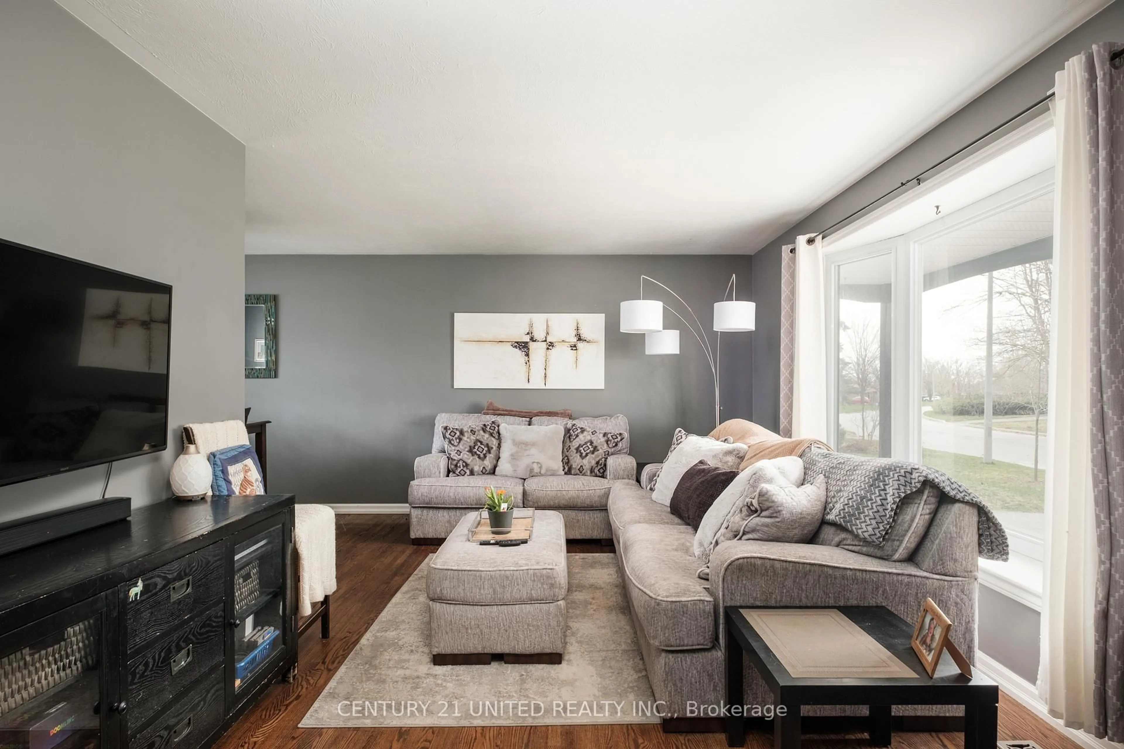 Living room with furniture, wood/laminate floor for 1316 Bathurst St, Peterborough North Ontario K9H 6X9