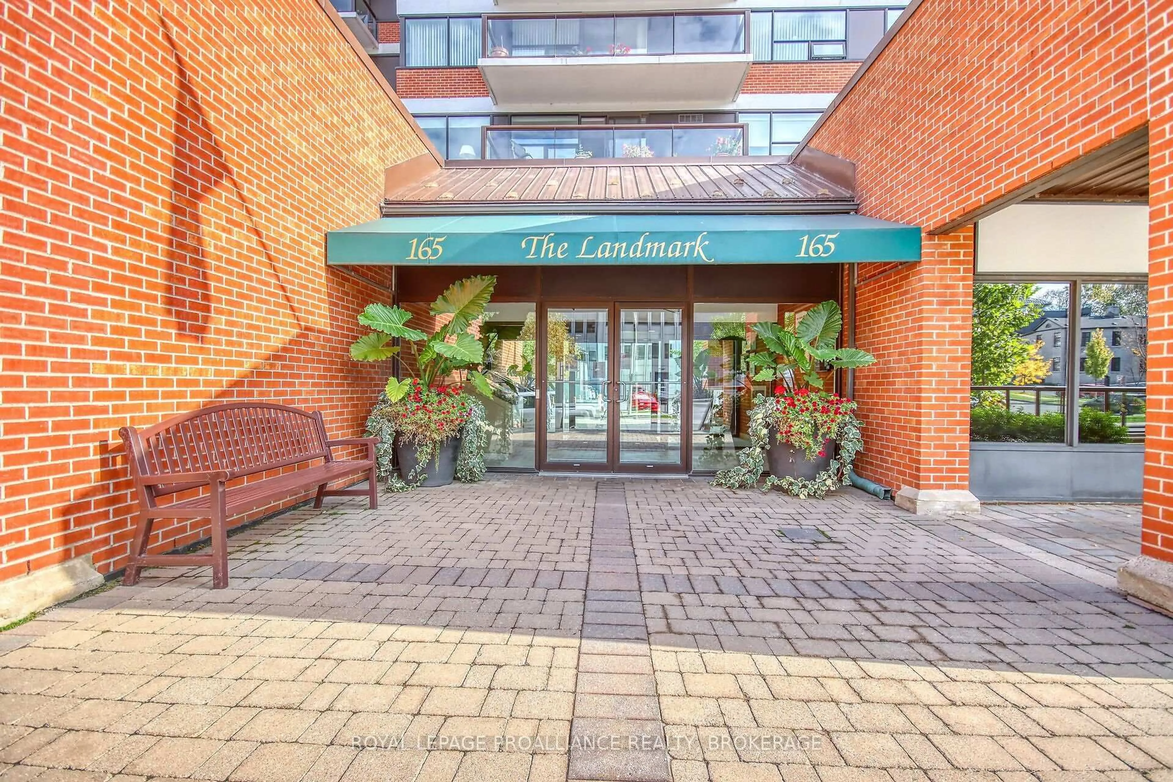 Indoor foyer for 165 Ontario St #309, Kingston Ontario K7L 2Y6