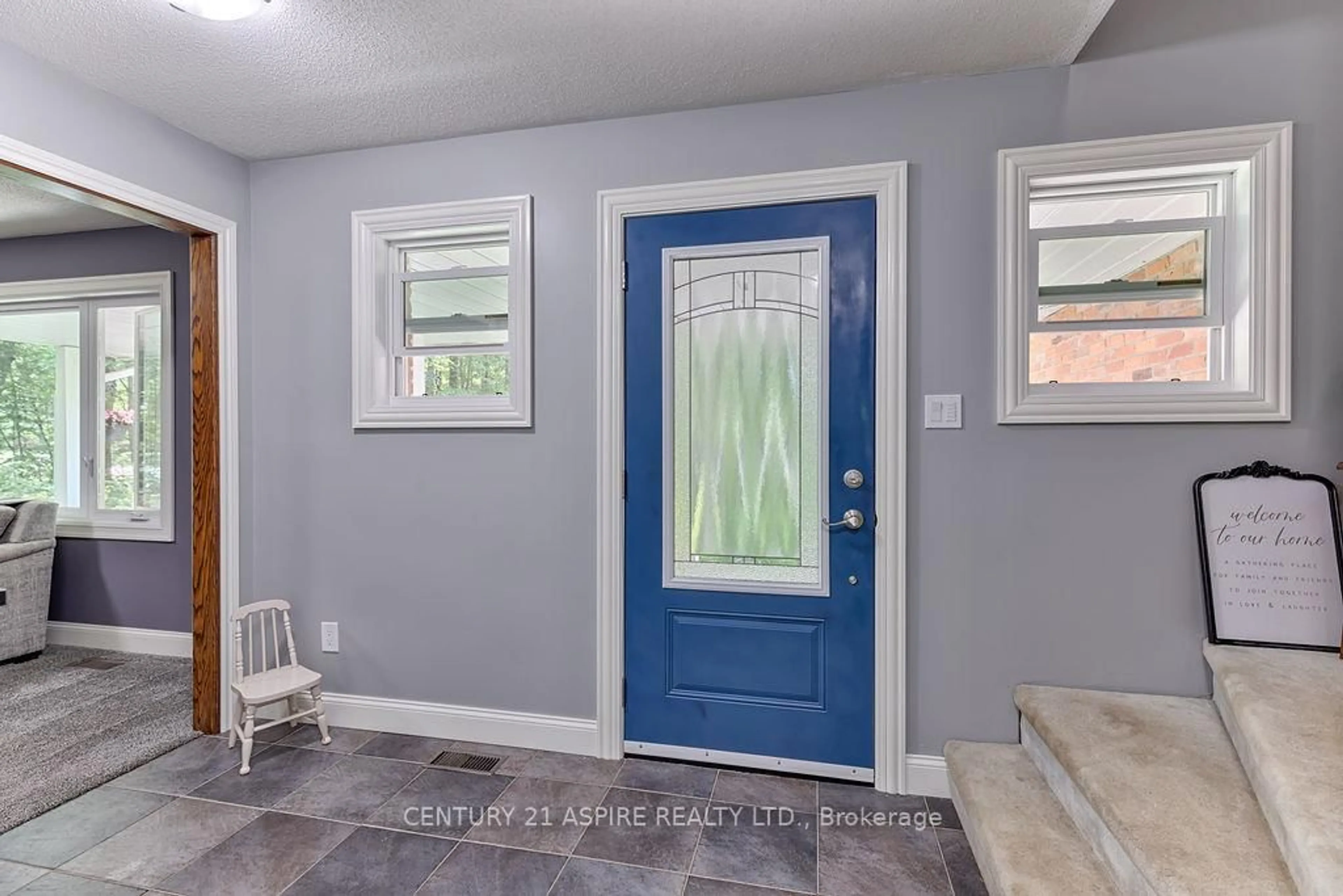 Indoor entryway for 23 Country Lane, Petawawa Ontario K8H 3E2