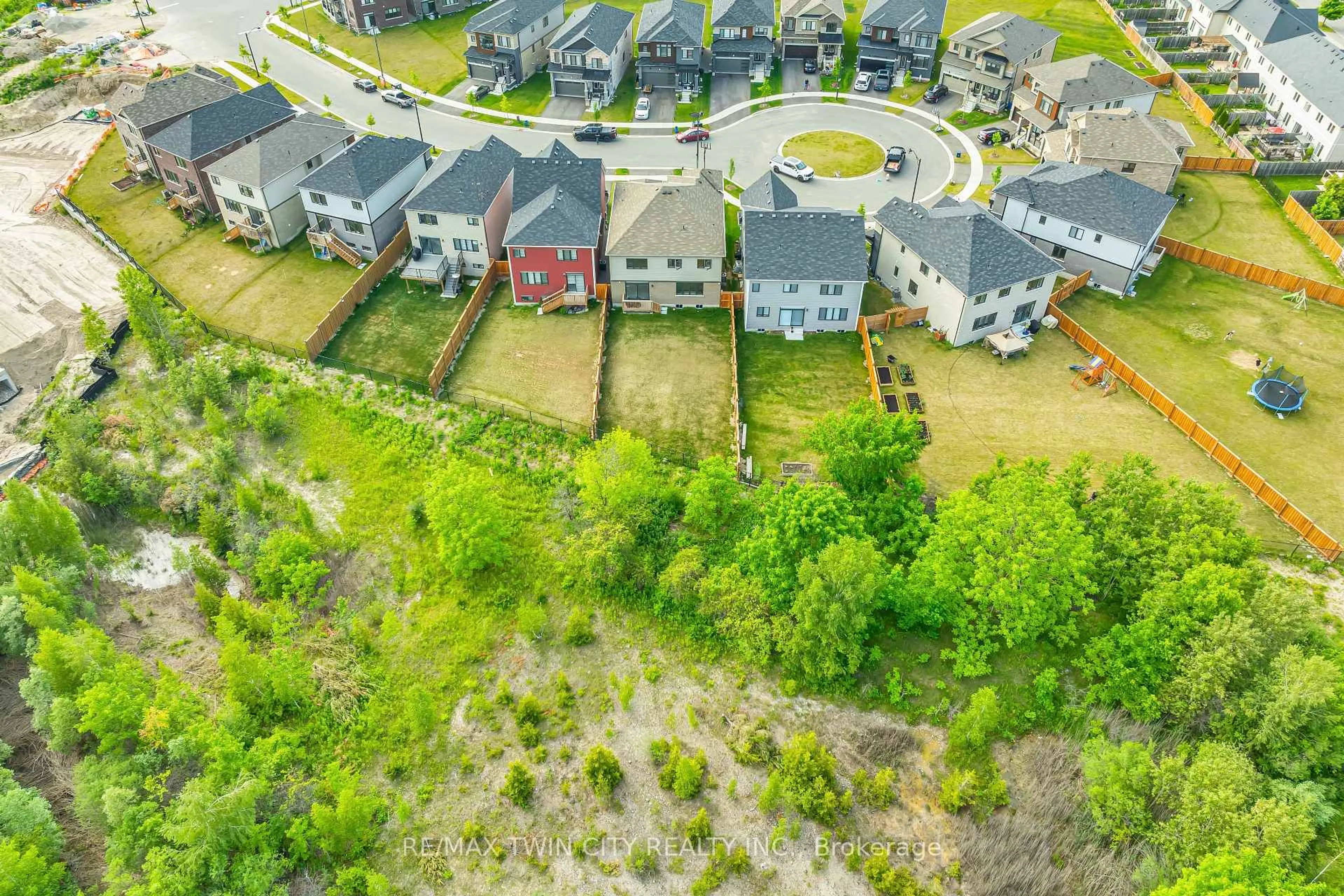 A pic from outside/outdoor area/front of a property/back of a property/a pic from drone, street for 35 Santo Crt, Woolwich Ontario N0B 1M0