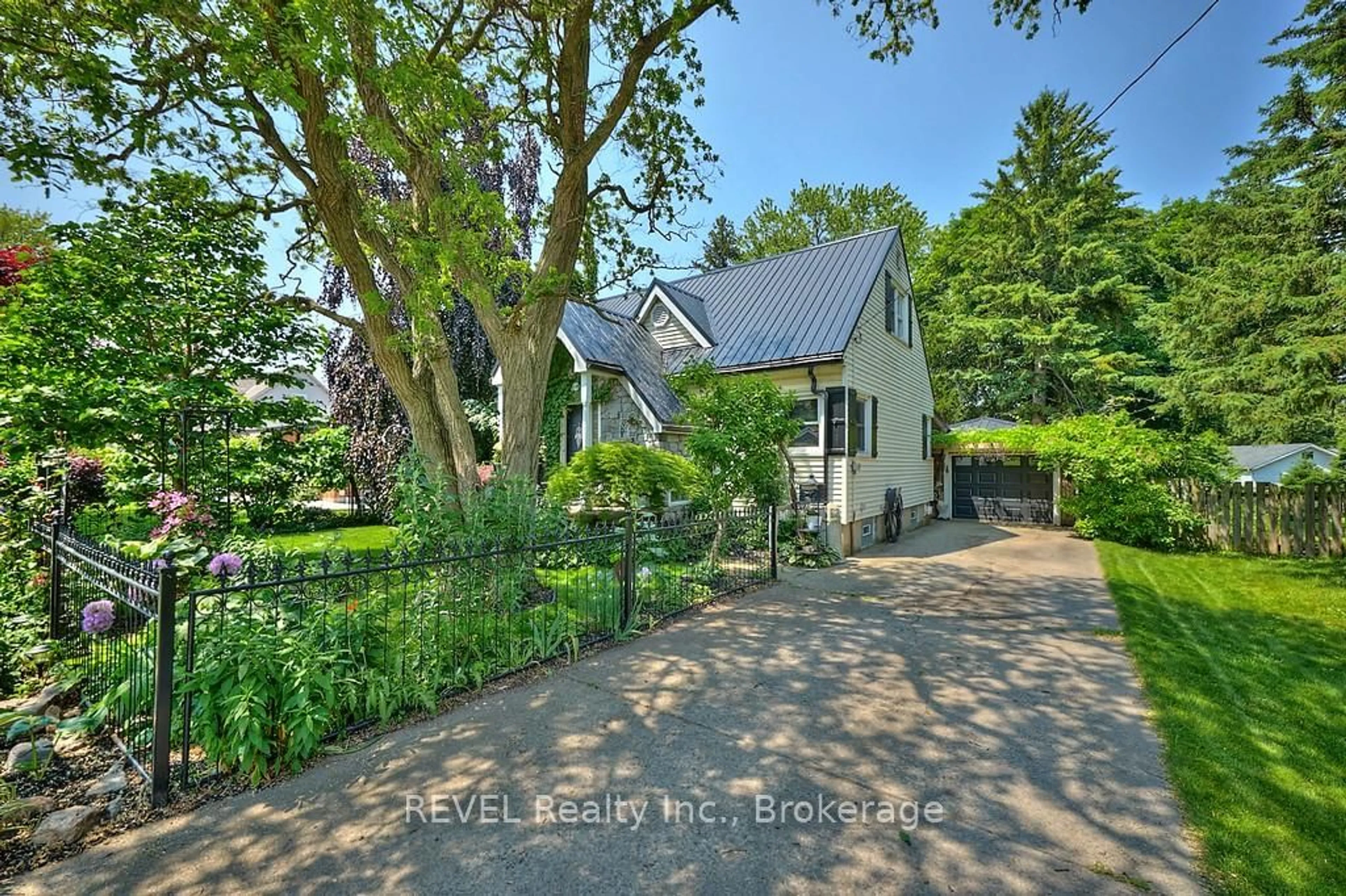 Unknown for 6343 Division St, Niagara Falls Ontario L2G 1J9